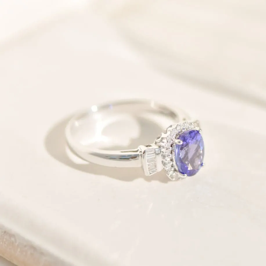 Bague entourage en or blanc 18K avec tanzanite et diamants sold by 58 Facettes product image thumbnail 5
