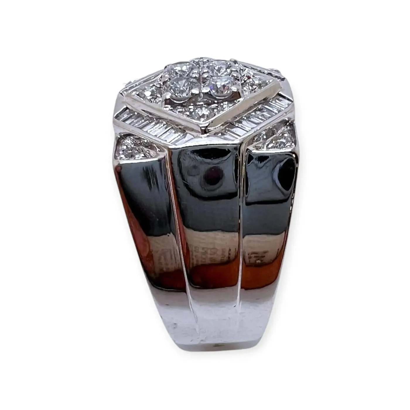 Bague chevalière en or blanc 750 et diamants sold by 58 Facettes product image thumbnail 4