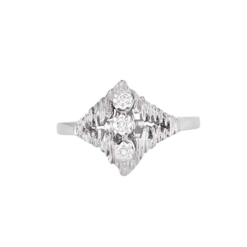 Bague ancienne en or blanc 18K sertie de 3 diamants sold by 58 Facettes