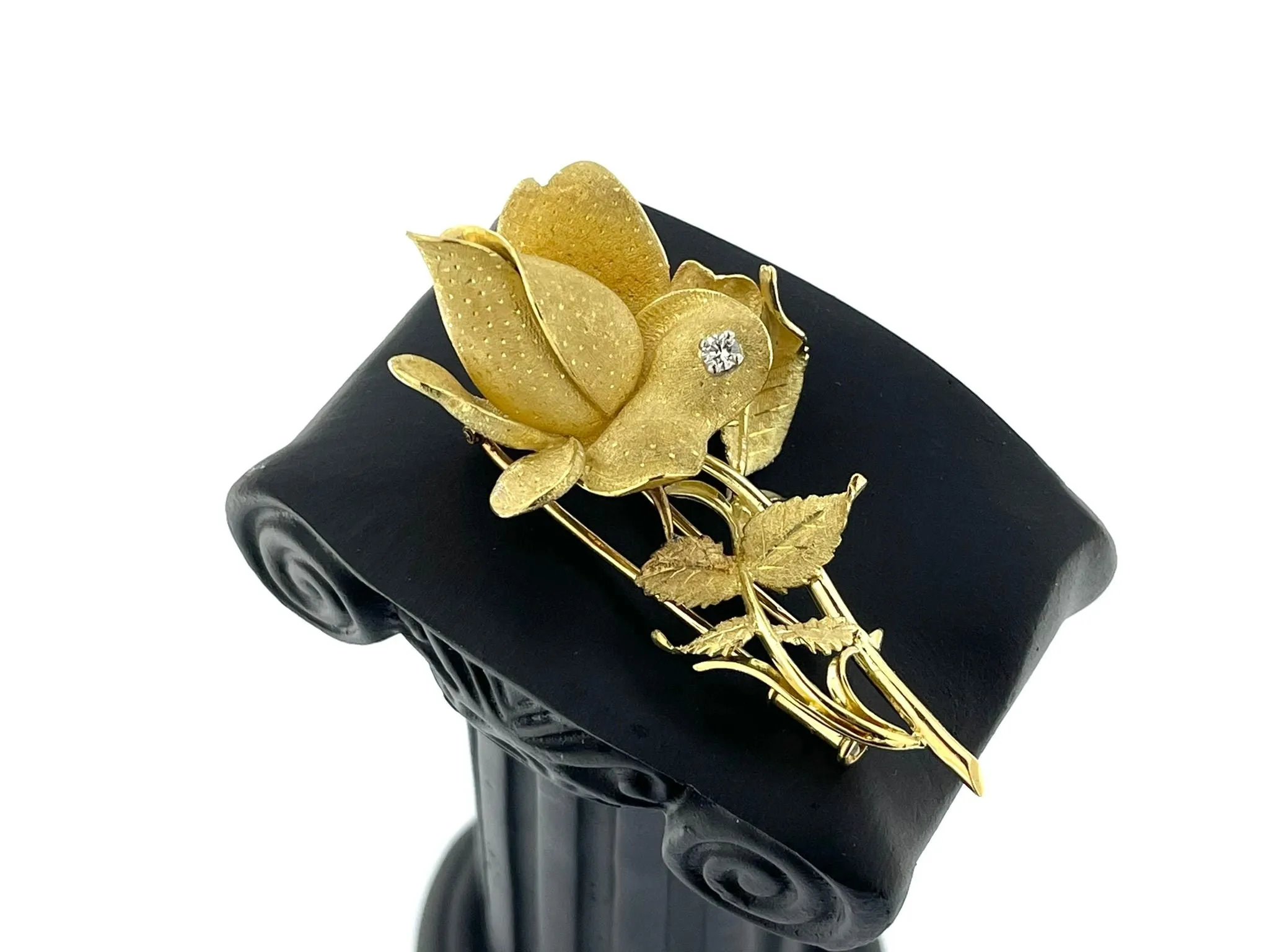 Broche en forme de rose en or jaune et blanc avec diamants sold by 58 Facettes product image thumbnail 5