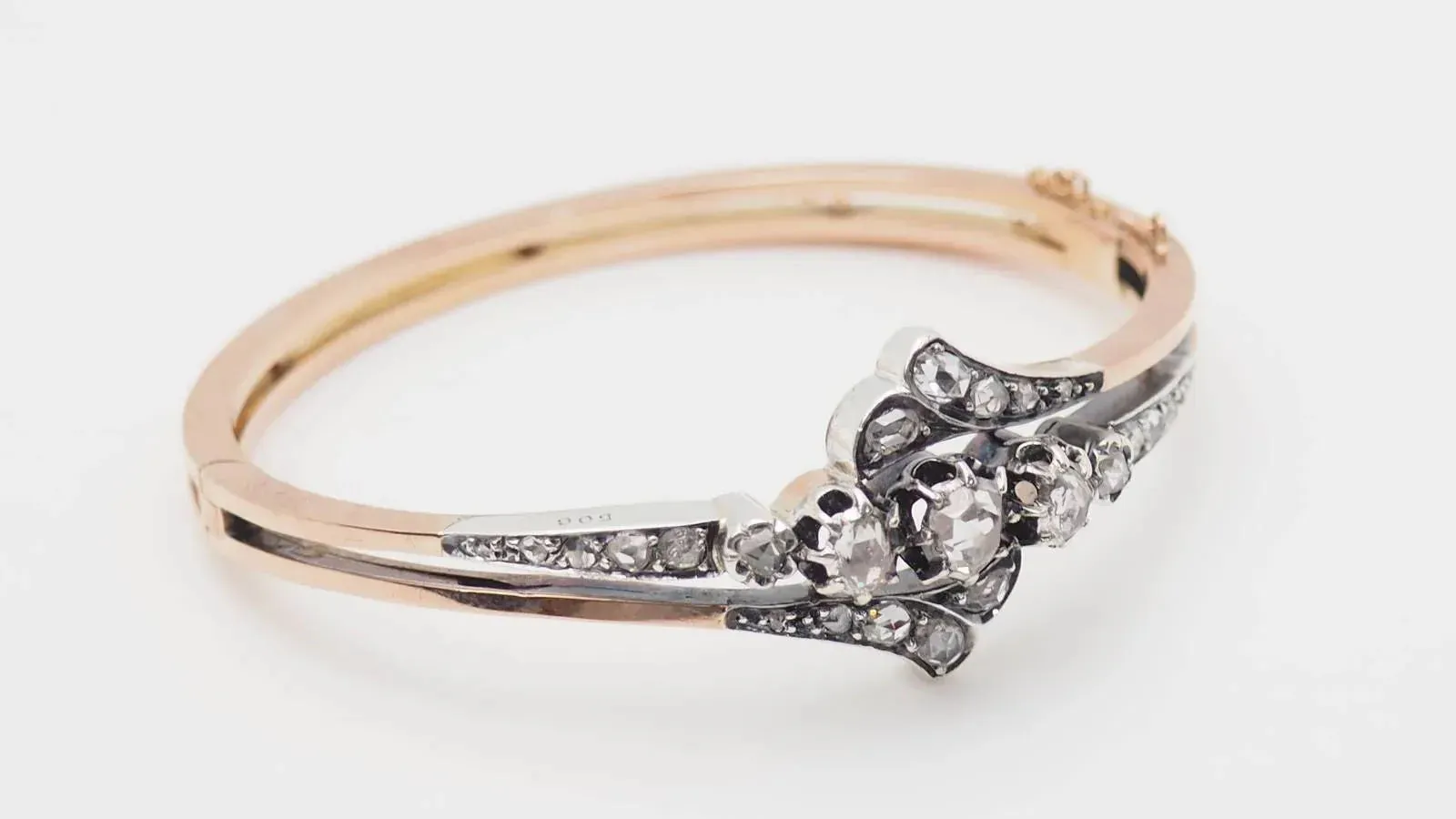 Bracelet ancien en or rose et argent serti de diamants sold by 58 Facettes product image thumbnail 5