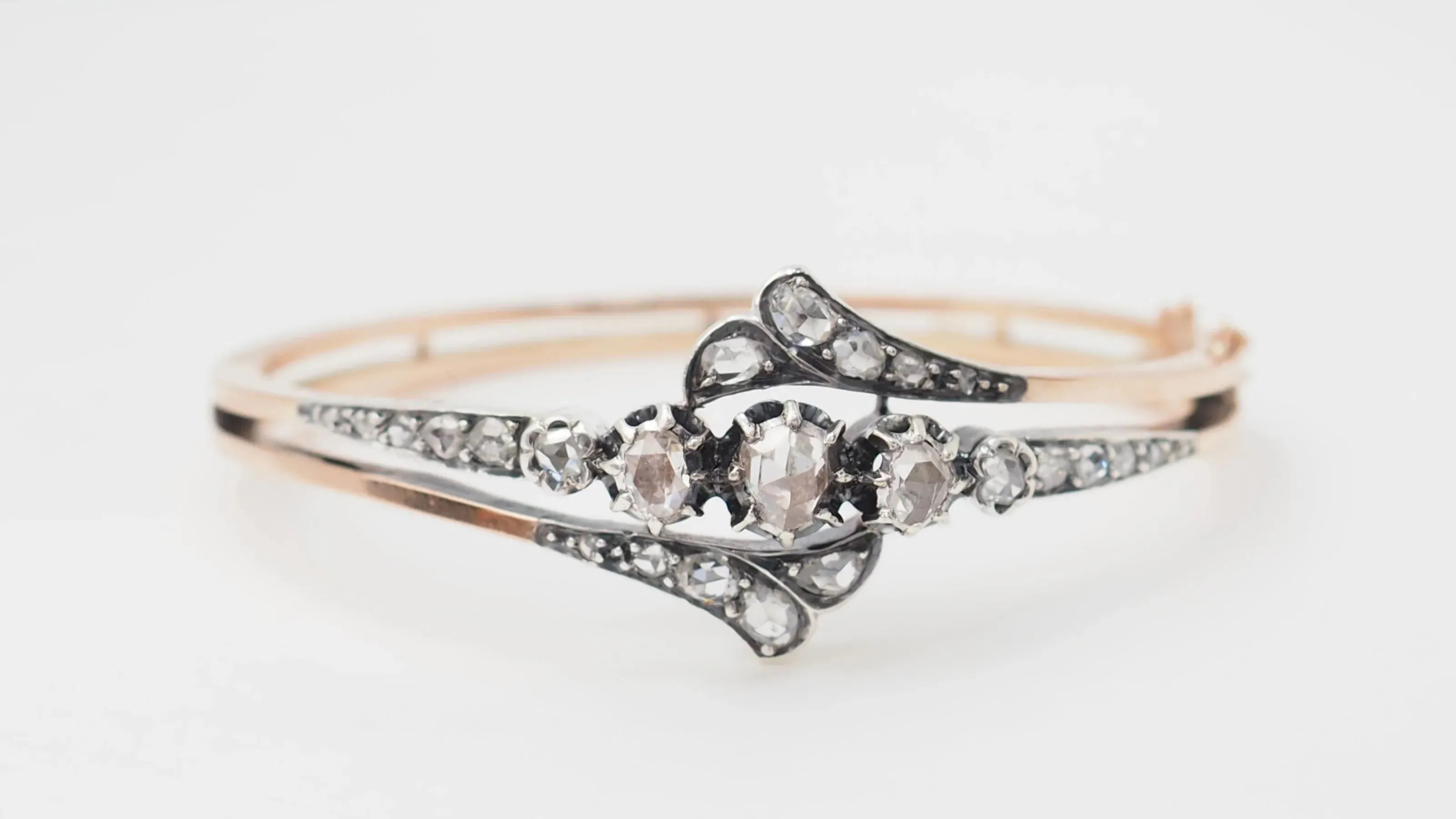 Bracelet ancien en or rose et argent serti de diamants sold by 58 Facettes product image thumbnail 2