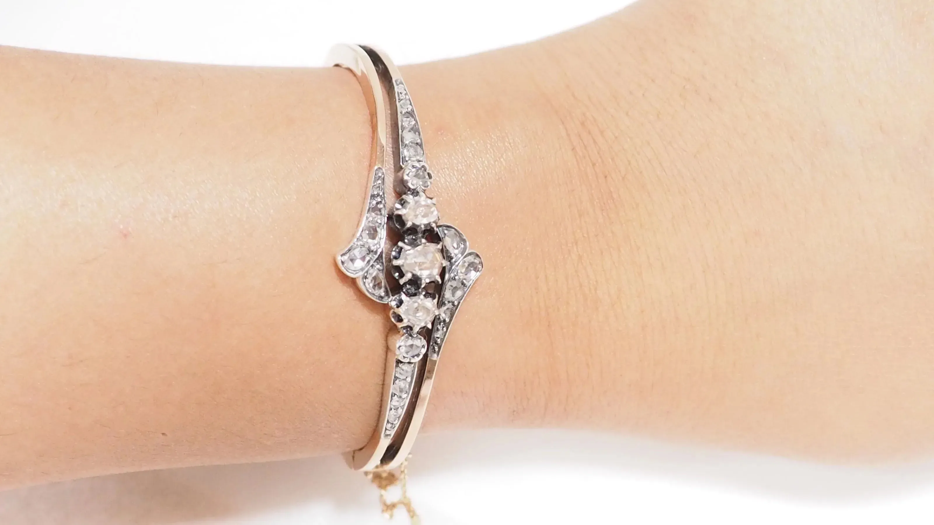 Bracelet ancien en or rose et argent serti de diamants sold by 58 Facettes product image thumbnail 3