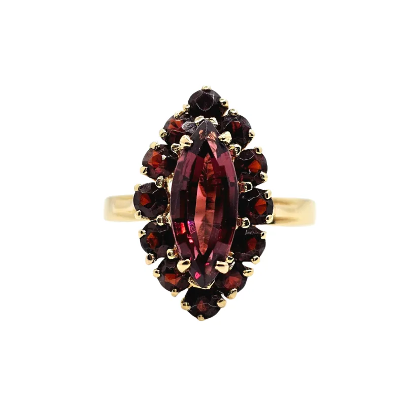Bague marquise grenats sold by 58 Facettes