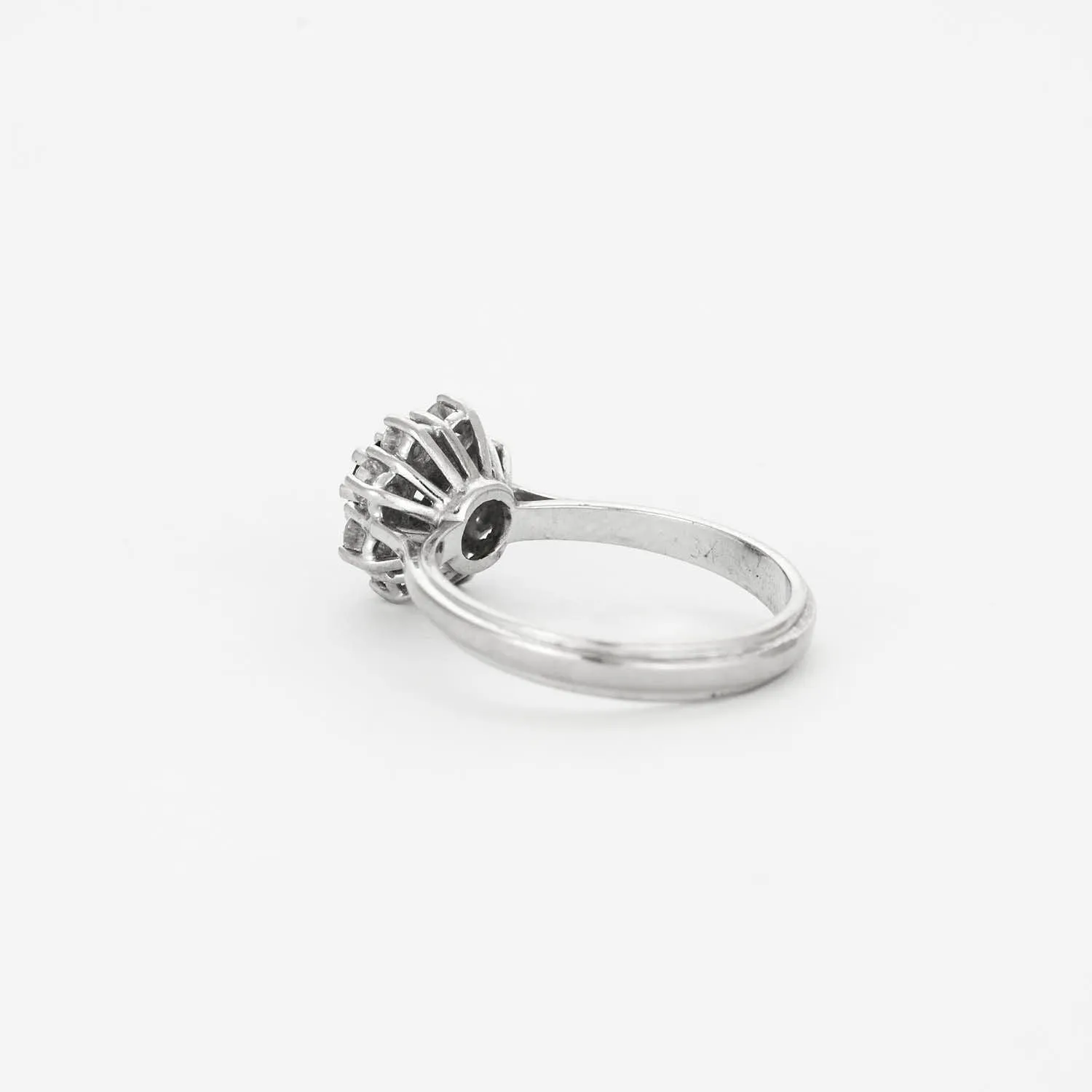 Bague marguerite or gris saphirs et diamants sold by 58 Facettes product image thumbnail 5