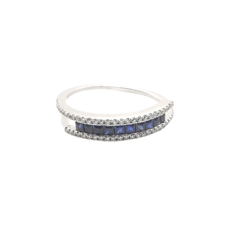 Bague en or blanc sertie de 56 diamants et 10 saphirs sold by 58 Facettes