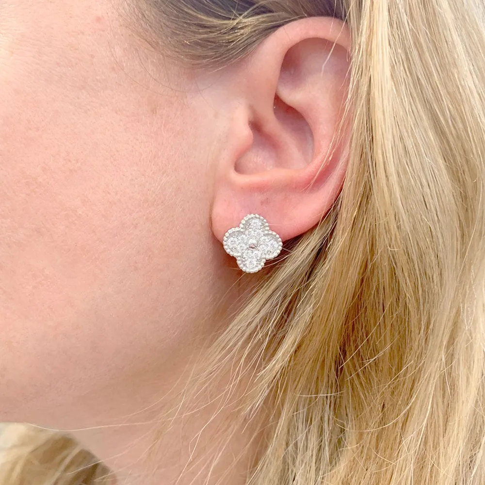 Boucles d'oreilles Van Cleef & Arpels "Vintage Alhambra" or blanc, diamants. sold by 58 Facettes product image thumbnail 5