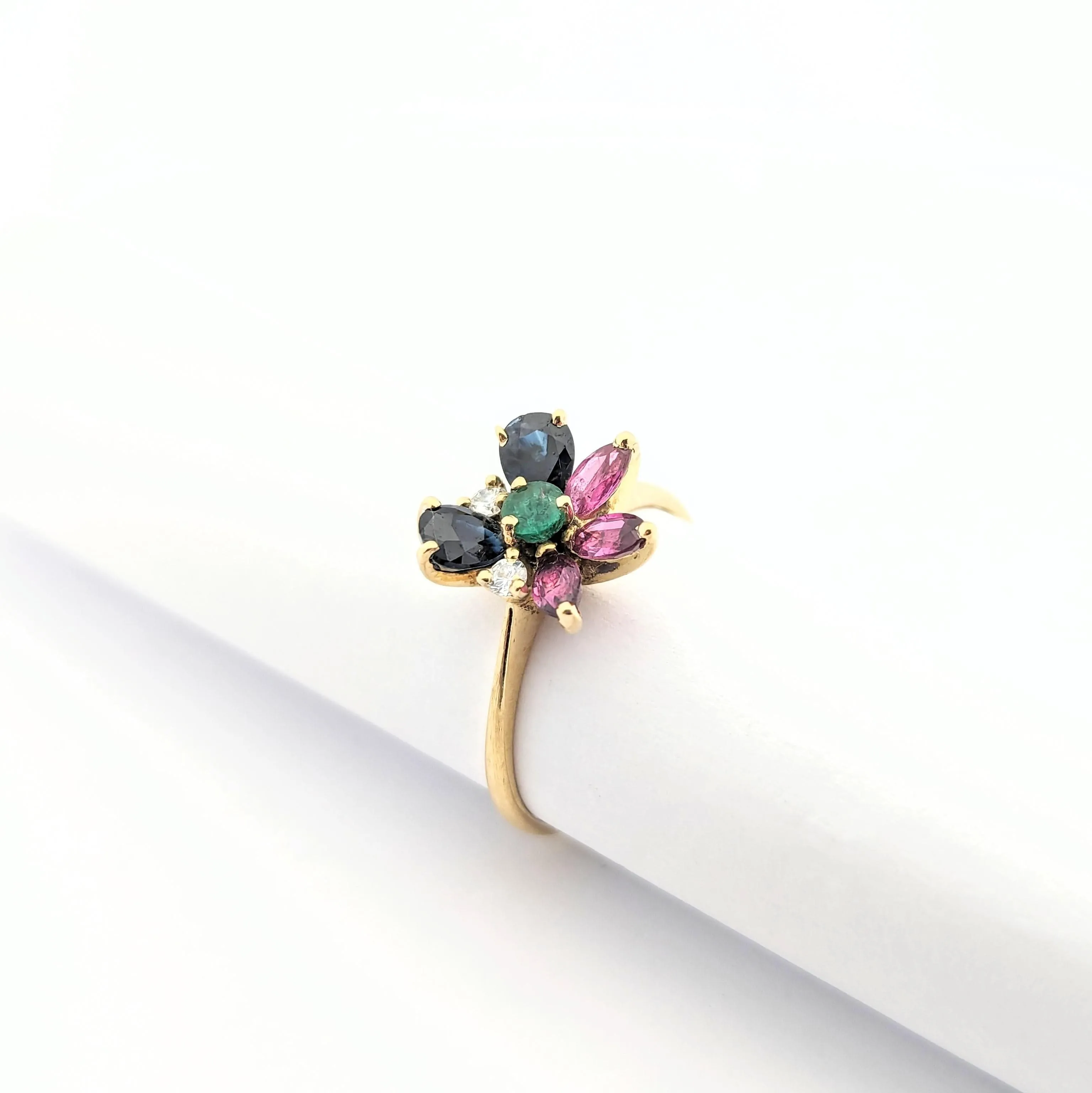 Bague florale en or jaune 18 carats avec rubis, saphirs et émeraude sold by 58 Facettes product image thumbnail 5