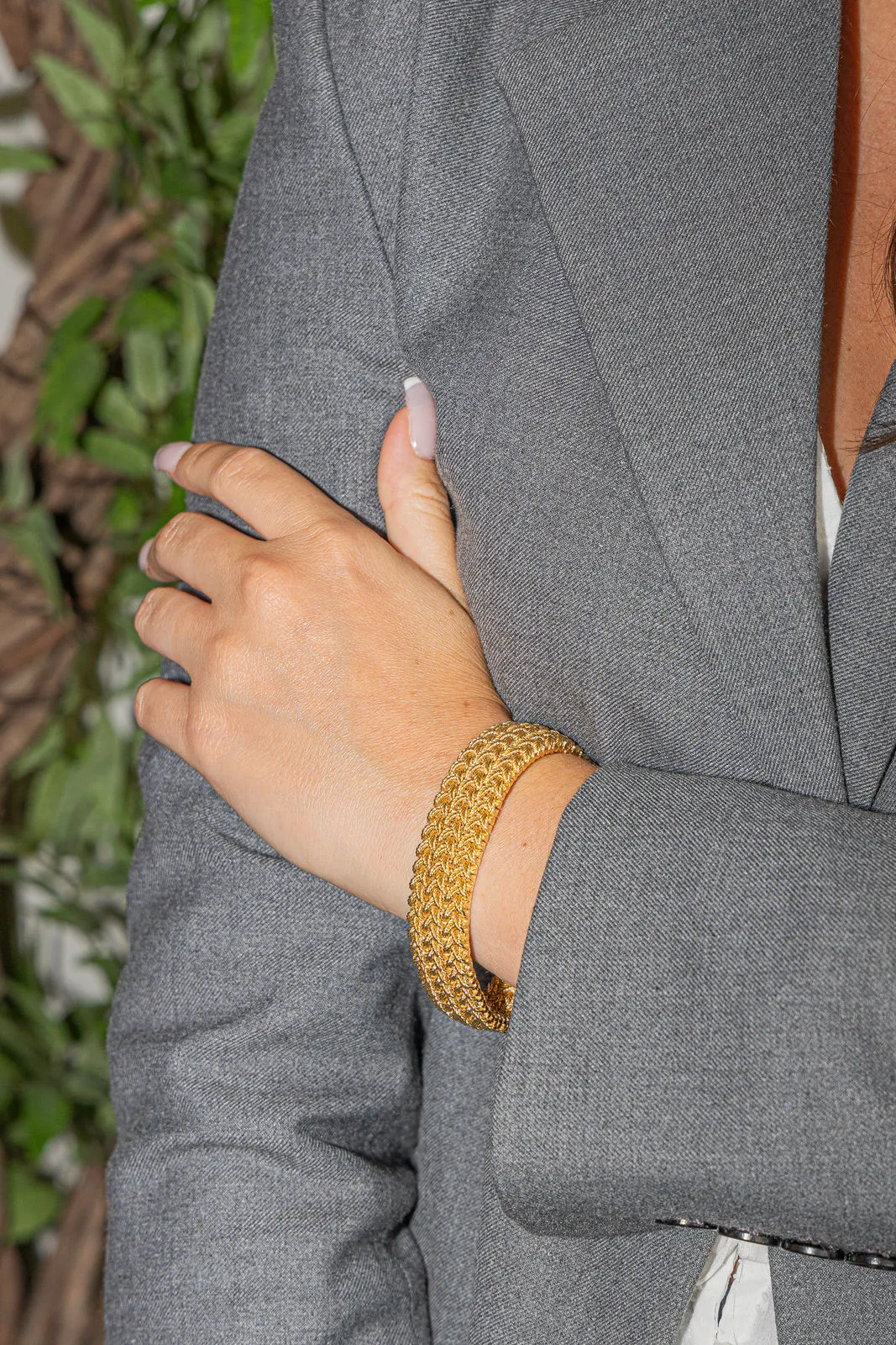 Van Cleef & Arpels Bracelet Manchette Or jaune sold by 58 Facettes product image thumbnail 2