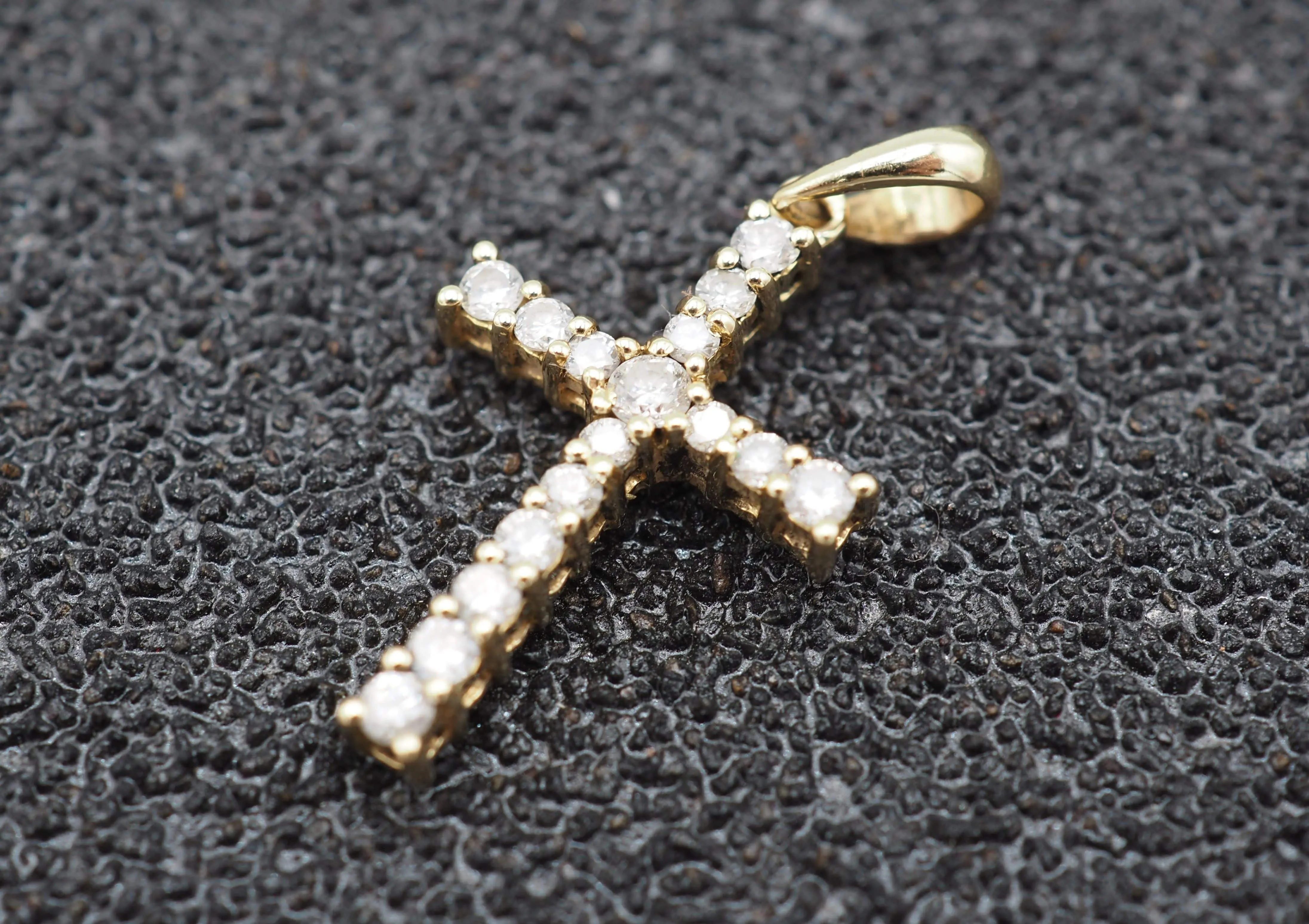Pendentif Croix or diamant sold by 58 Facettes product image thumbnail 2