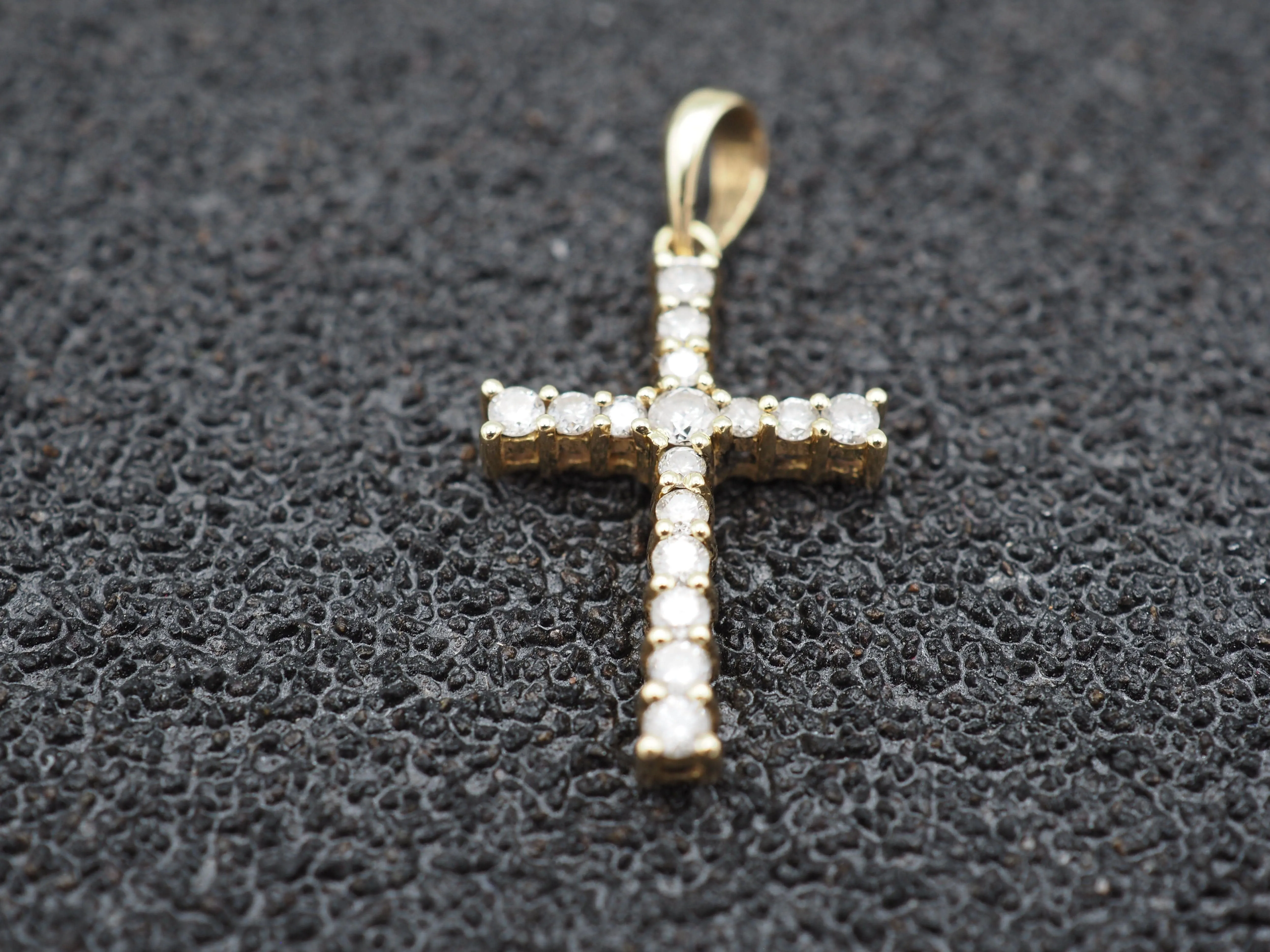 Pendentif Croix or diamant sold by 58 Facettes product image thumbnail 3