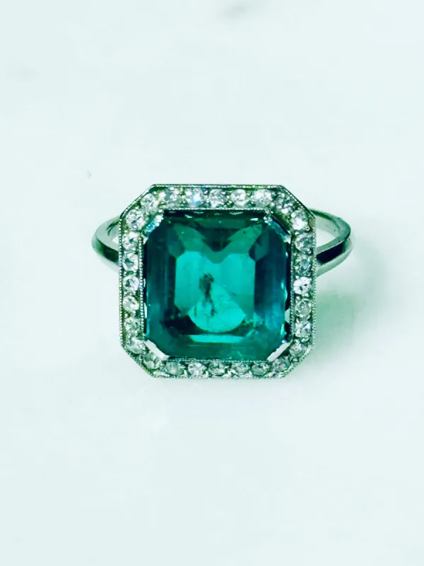 Bague Art Déco Emeraude Colombienne et diamants sold by 58 Facettes
