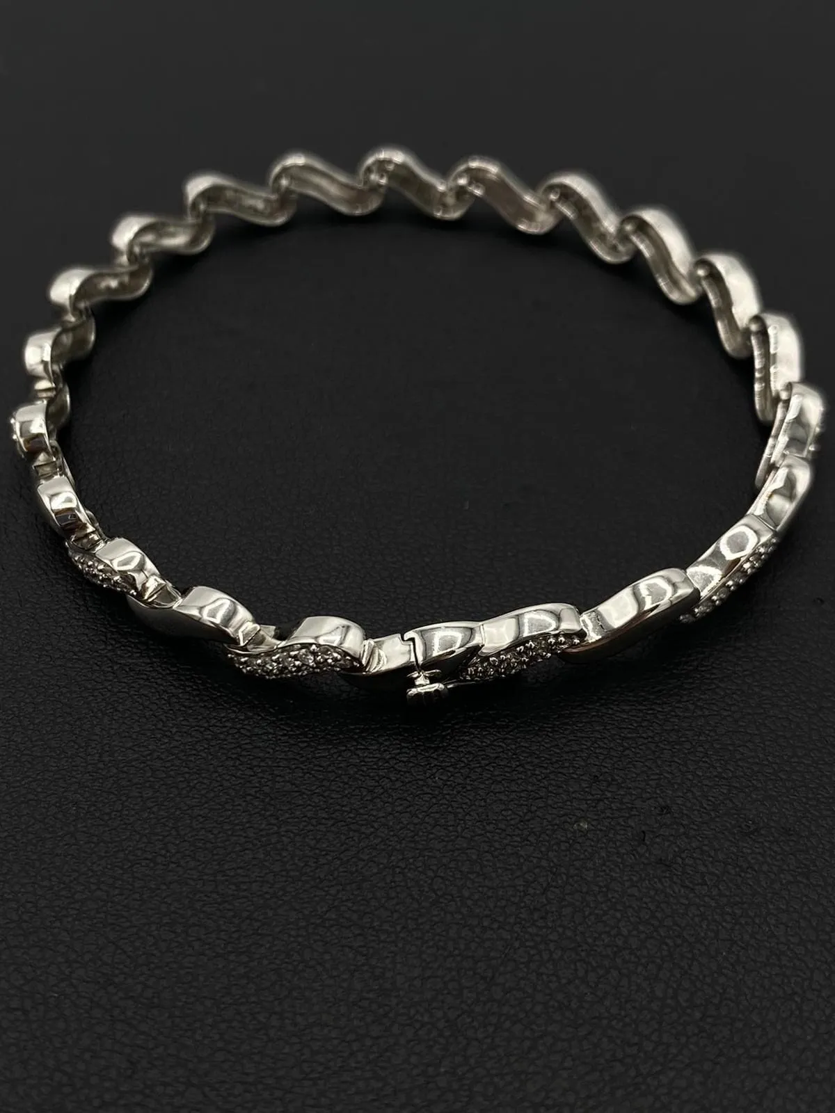 Bracelet rivière de diamants or blanc sold by 58 Facettes product image thumbnail 2