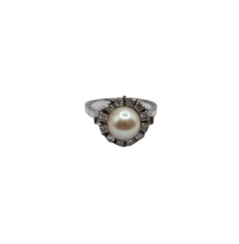 Bague entourage or blanc perle de culture et diamants sold by 58 Facettes