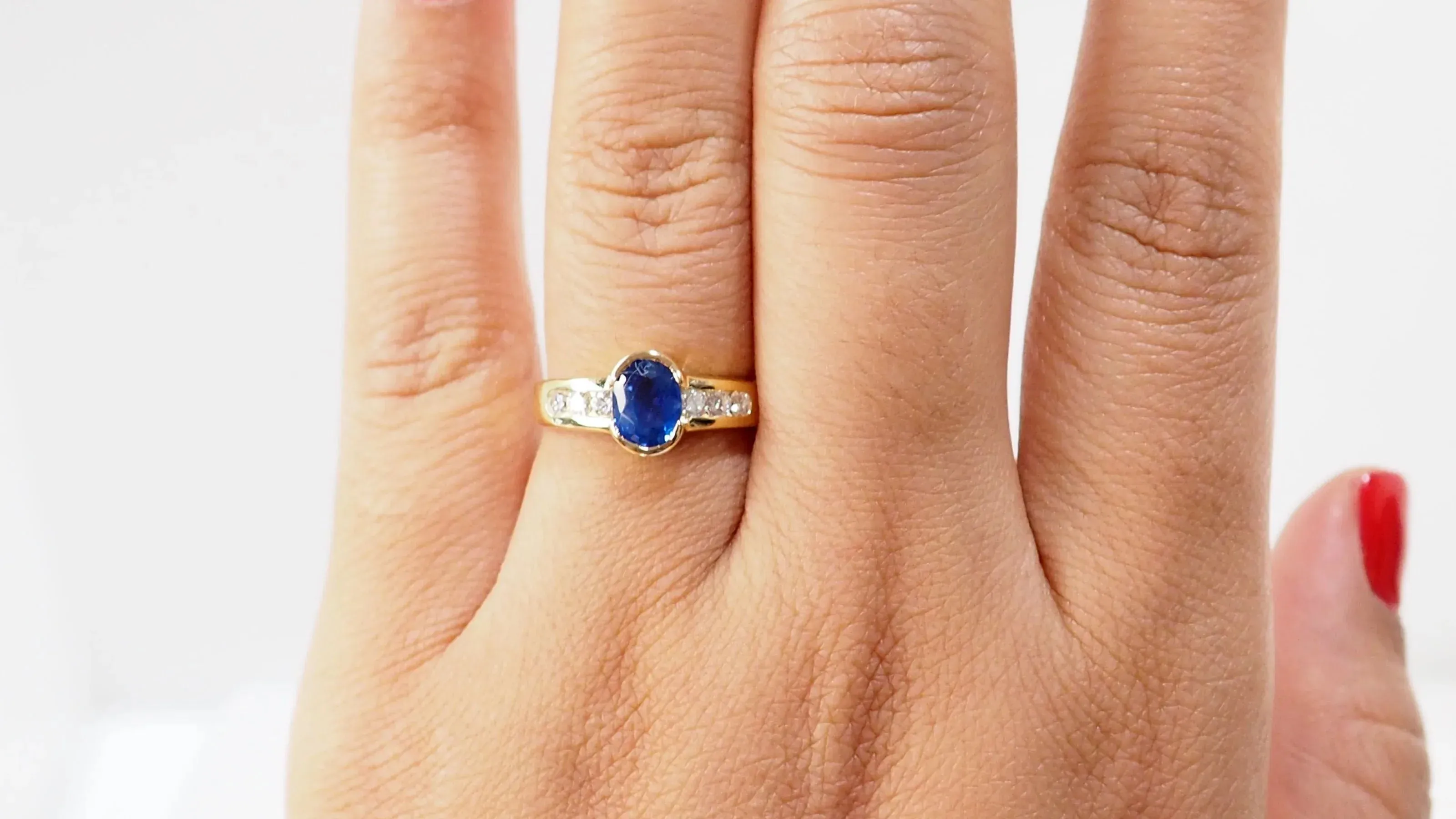 Bague en or jaune, saphir de Ceylan et diamants sold by 58 Facettes product image thumbnail 3