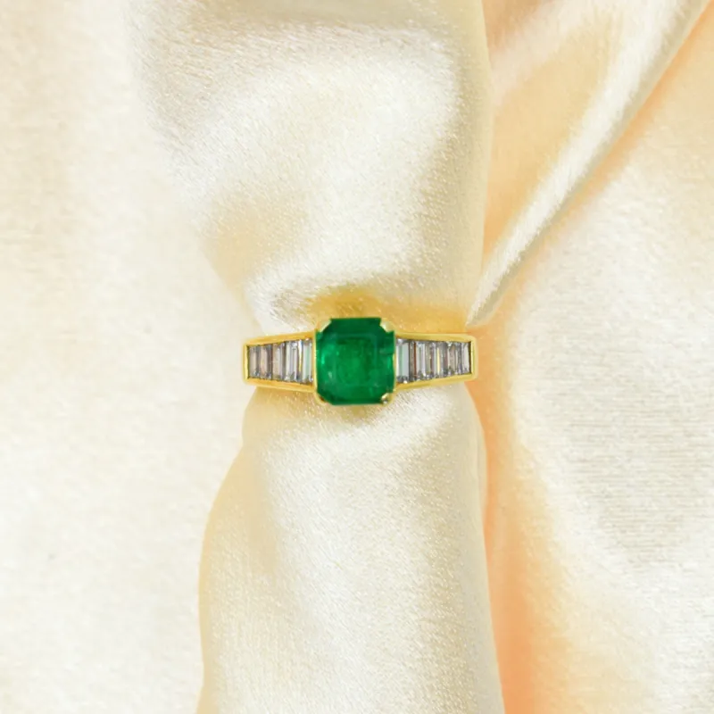 Bague or émeraude diamants sold by 58 Facettes