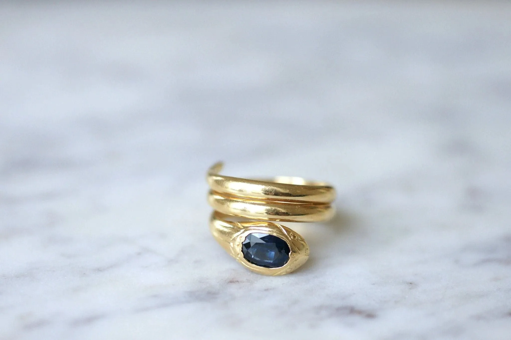 Bague Serpent enroulé or et saphir sold by 58 Facettes