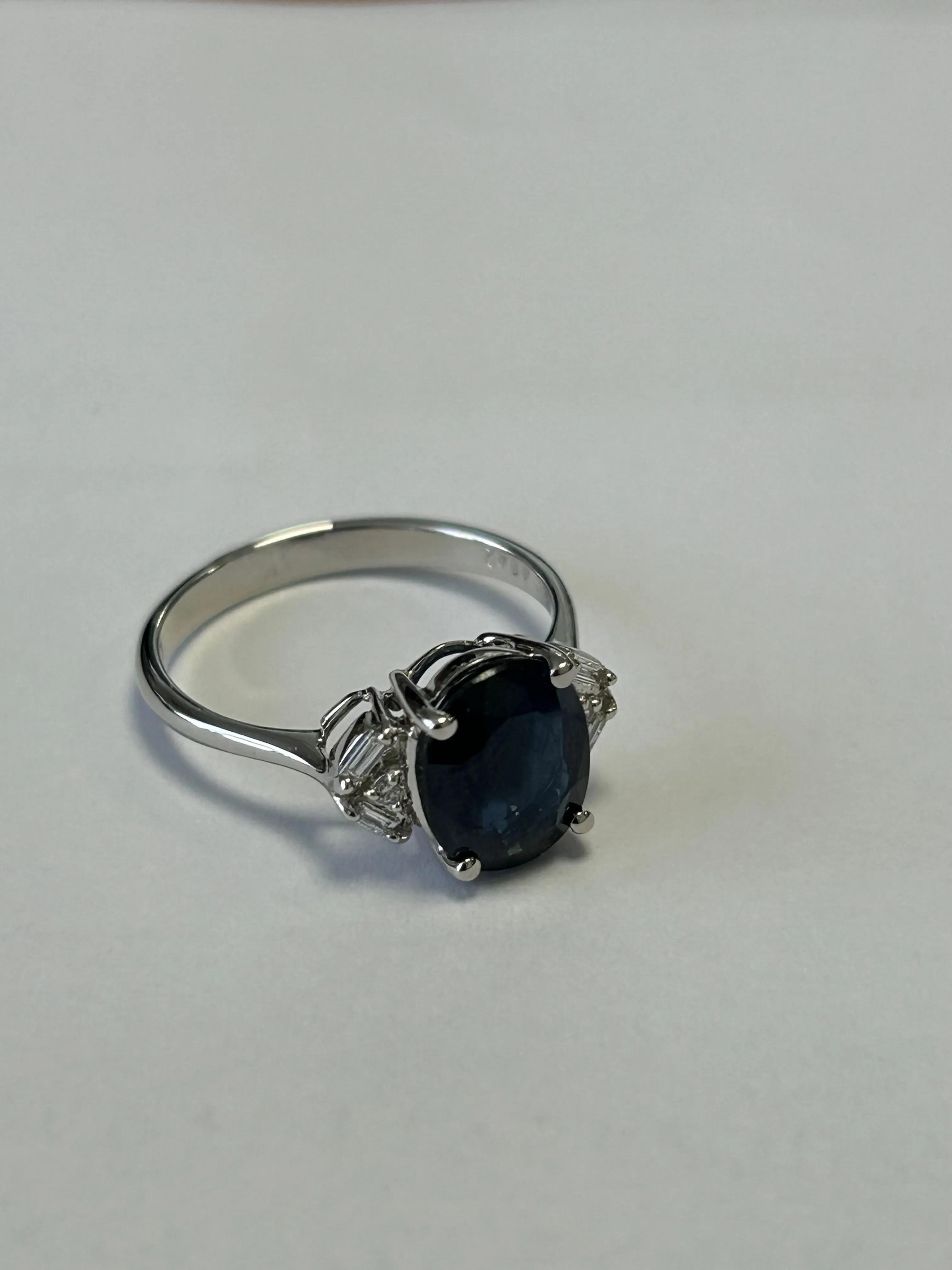 Bague en or blanc ornée d'un Saphir sold by 58 Facettes product image thumbnail 5