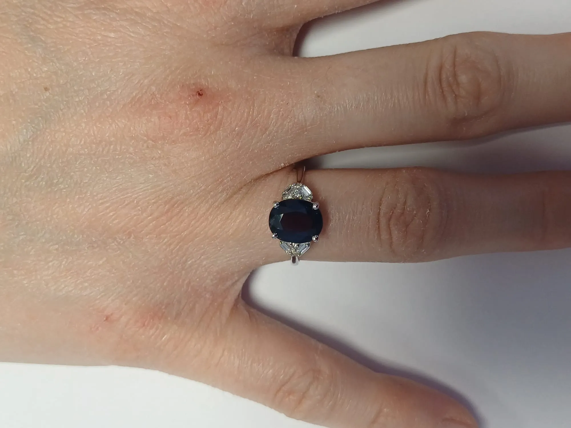 Bague en or blanc ornée d'un Saphir sold by 58 Facettes product image thumbnail 2