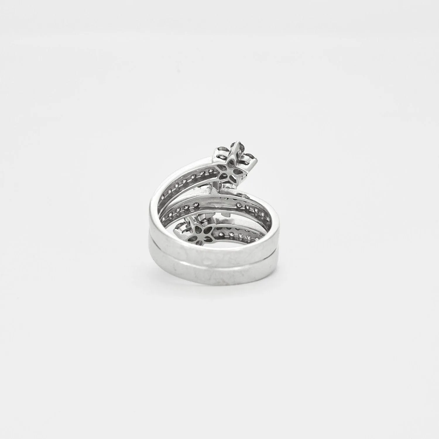 Bague trois joncs en or gris avec diamants sold by 58 Facettes product image thumbnail 3