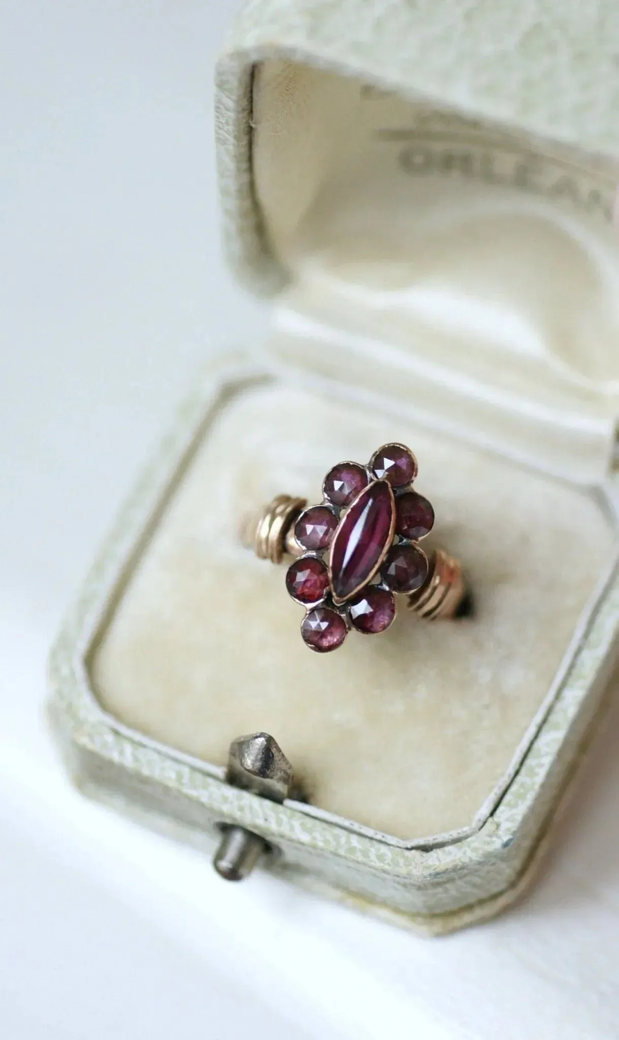 Bague marquise grenats de Perpignan sold by 58 Facettes product image thumbnail 3