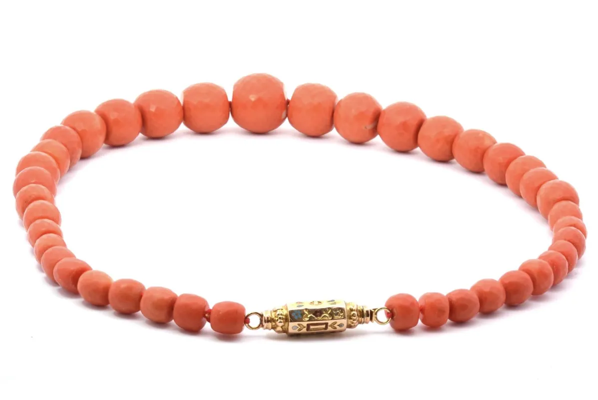 Collier de corail ancien facetté avec fermoir or émaillé sold by 58 Facettes