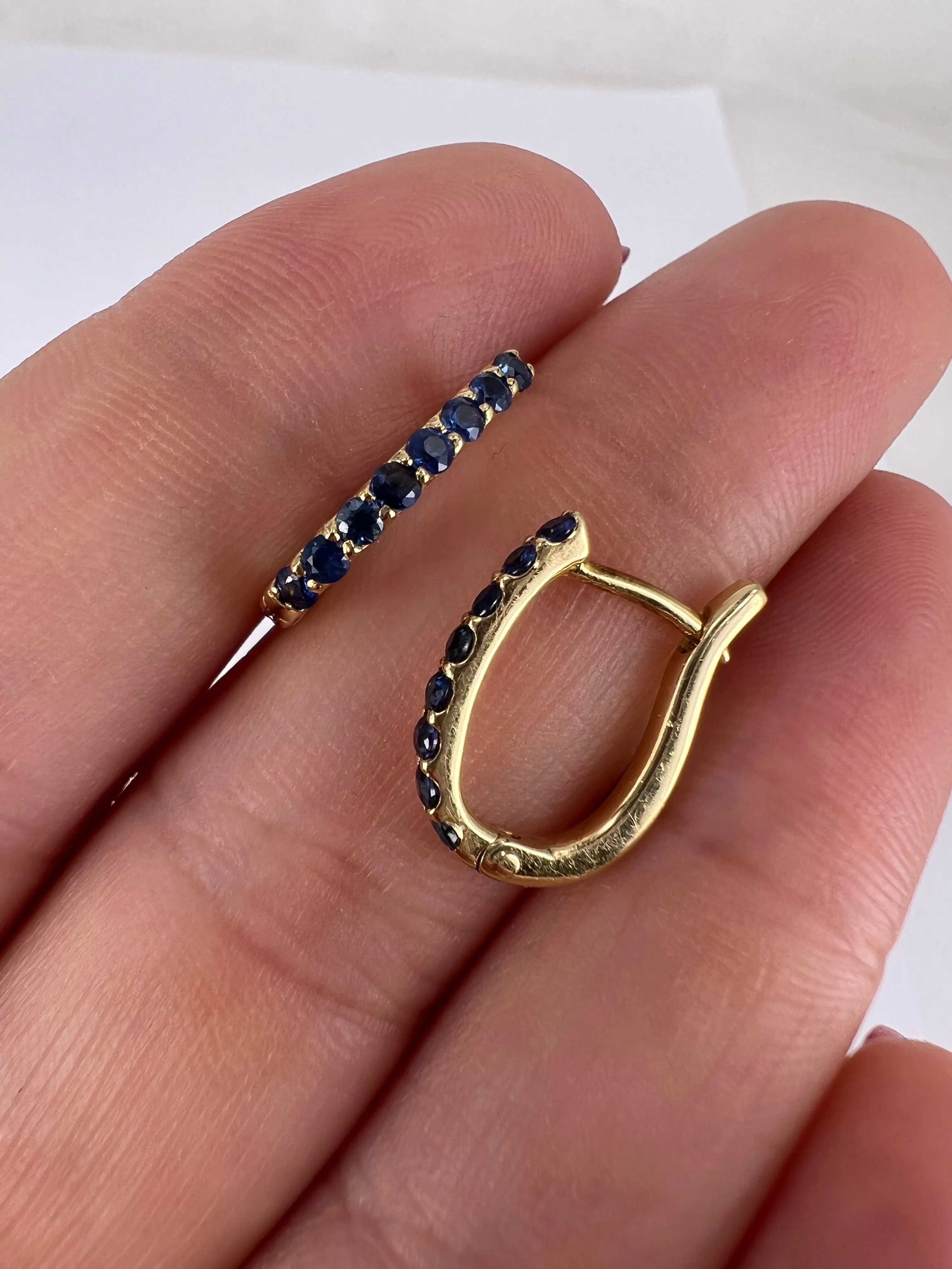 Boucles d'oreilles créoles ovales en saphirs bleus sold by 58 Facettes product image thumbnail 4