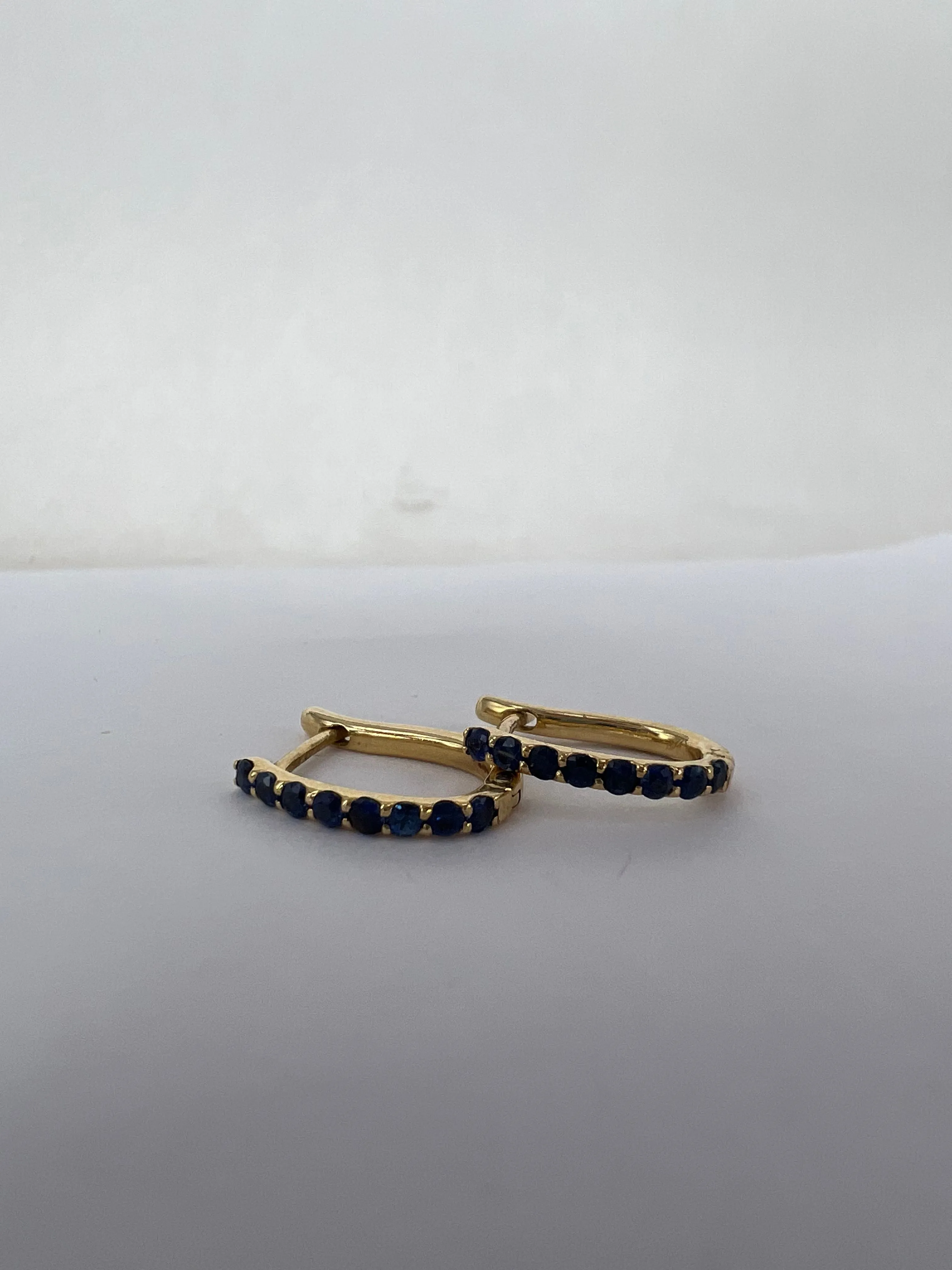 Boucles d'oreilles créoles ovales en saphirs bleus sold by 58 Facettes product image thumbnail 5