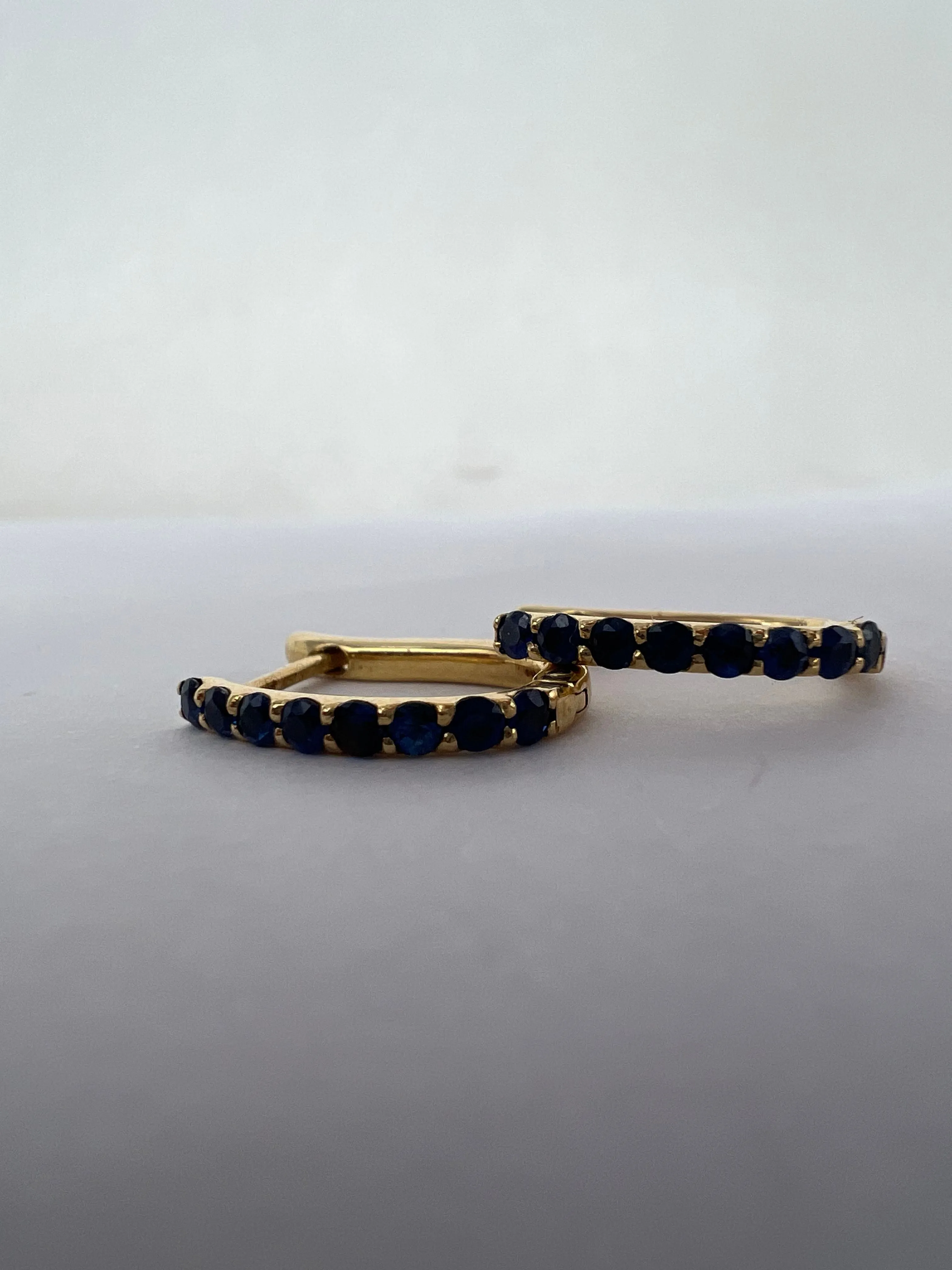 Boucles d'oreilles créoles ovales en saphirs bleus sold by 58 Facettes product image thumbnail 2