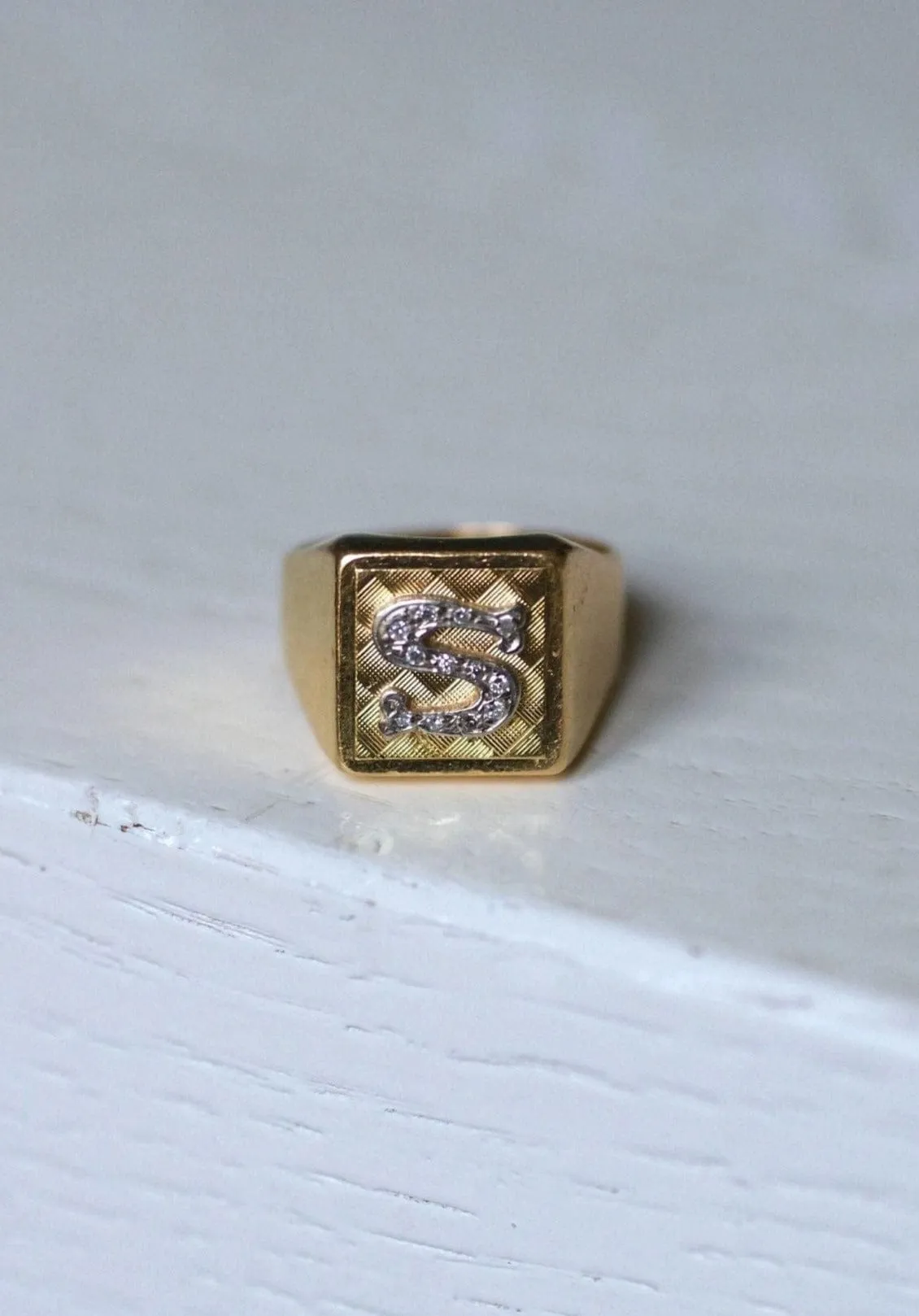 Bague chevalière Lettre S, or et diamants sold by 58 Facettes product image thumbnail 2