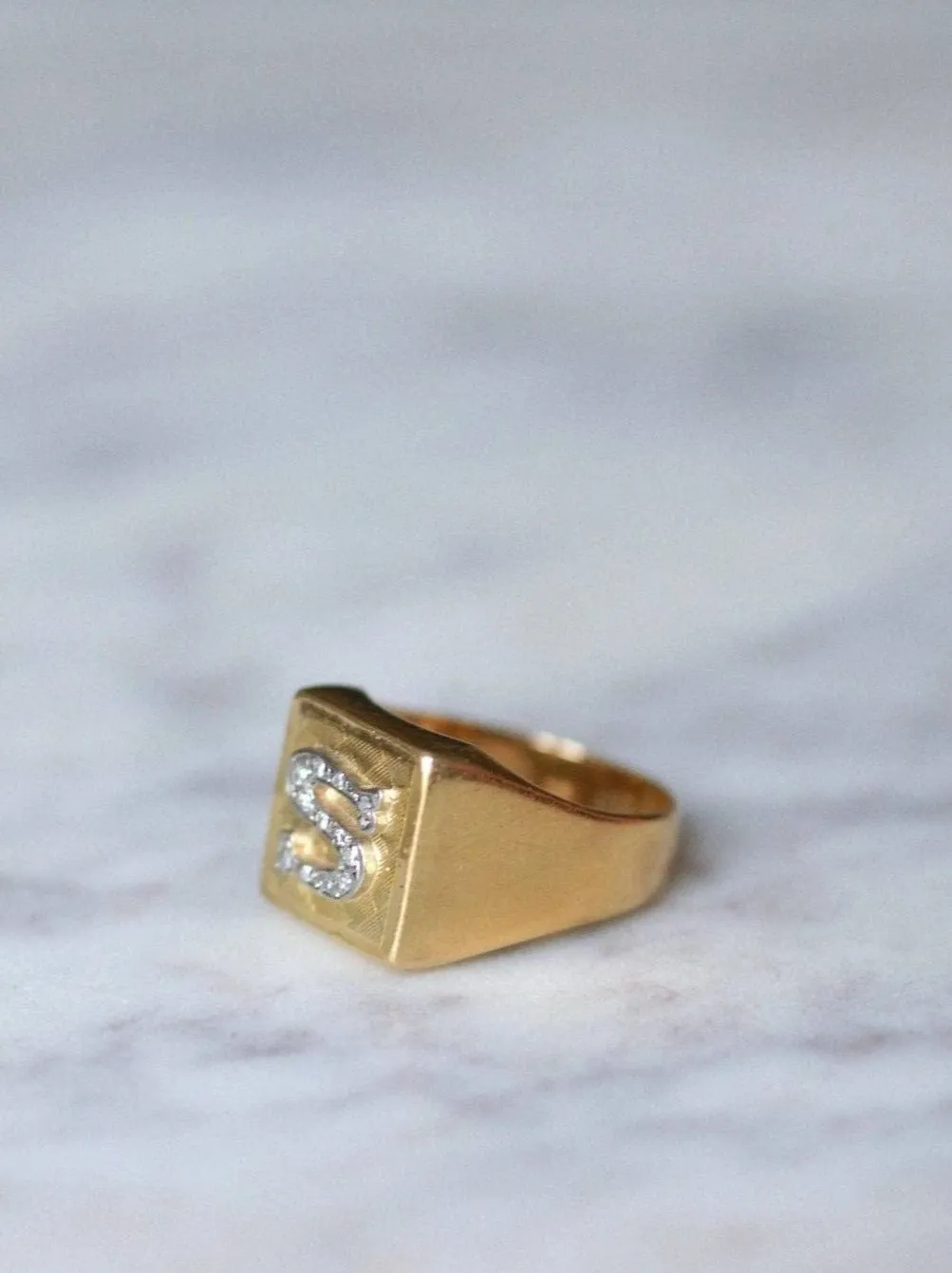 Bague chevalière Lettre S, or et diamants sold by 58 Facettes product image thumbnail 4