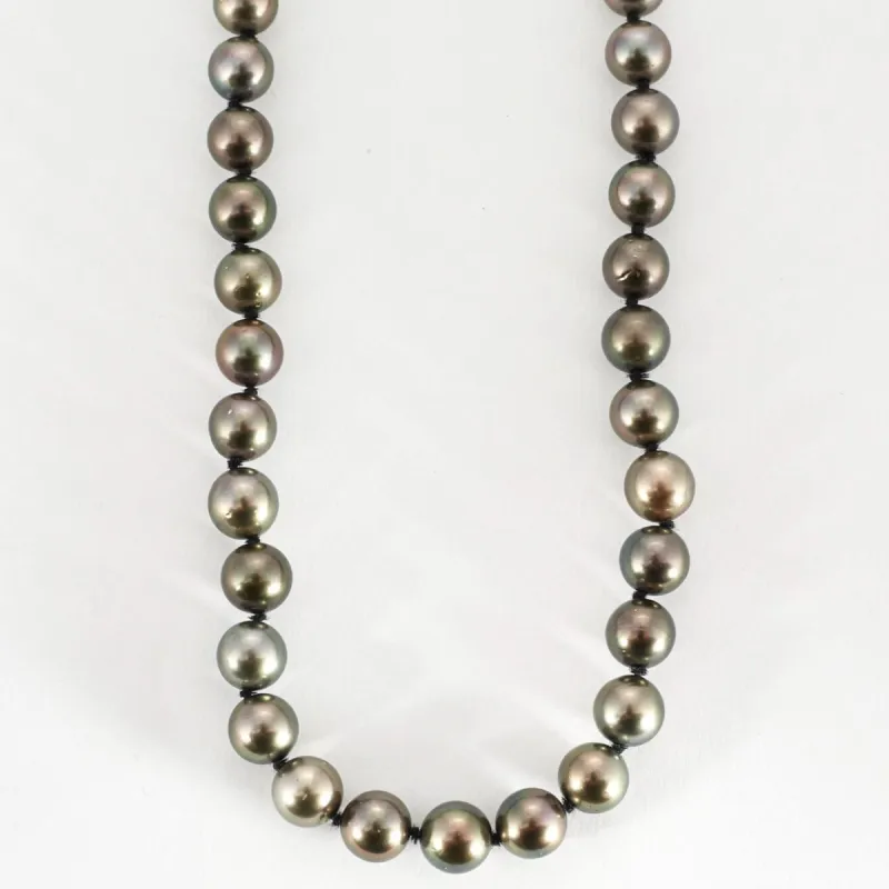 Collier de perles grise de Tahiti. Fermoir en or jaune. sold by 58 Facettes