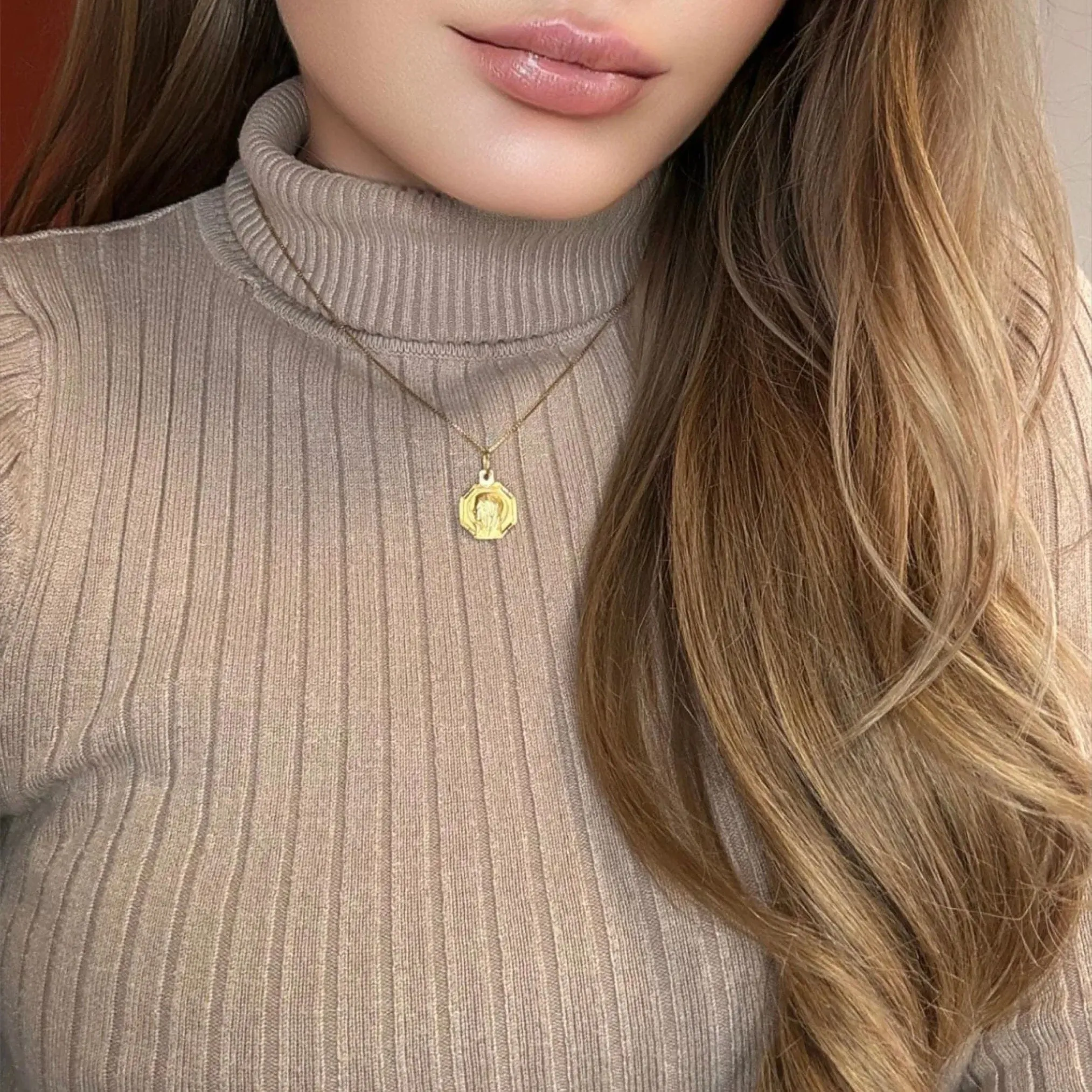 Pendentif Vierge Marie médaillon or jaune sold by 58 Facettes product image thumbnail 2