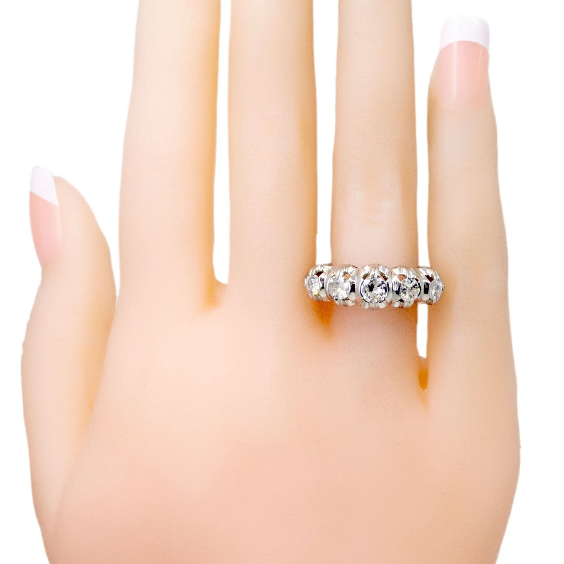 Bague rangée de diamants en platine sold by 58 Facettes product image thumbnail 2