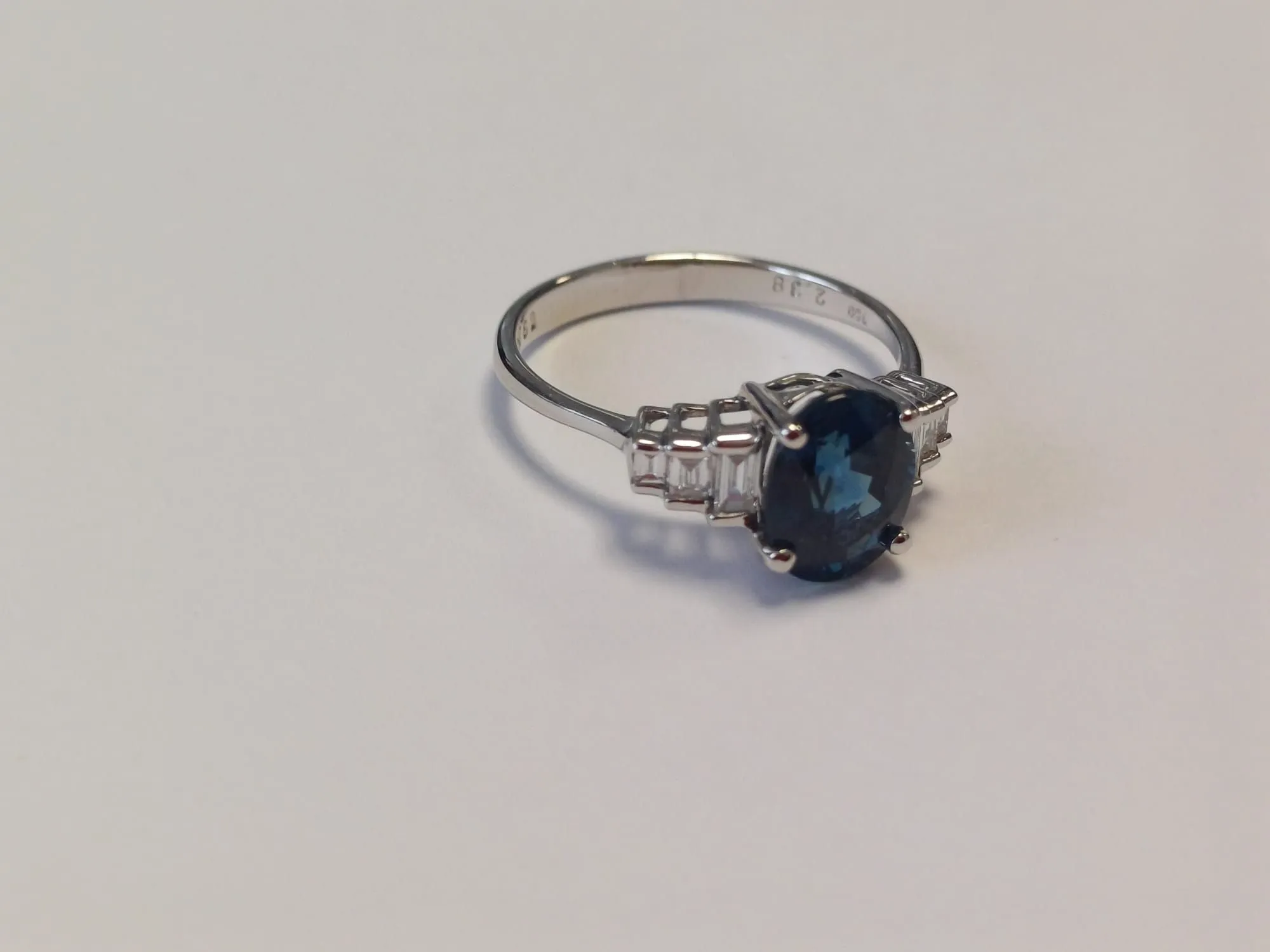 Bague en or blanc ornée d'un saphir sold by 58 Facettes product image thumbnail 4