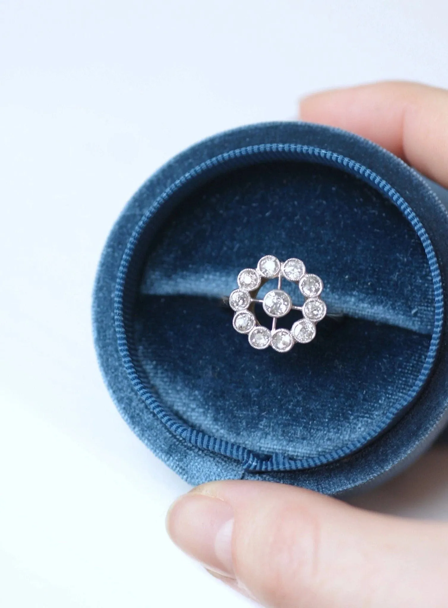 Bague marguerite ancienne diamants sold by 58 Facettes product image thumbnail 4