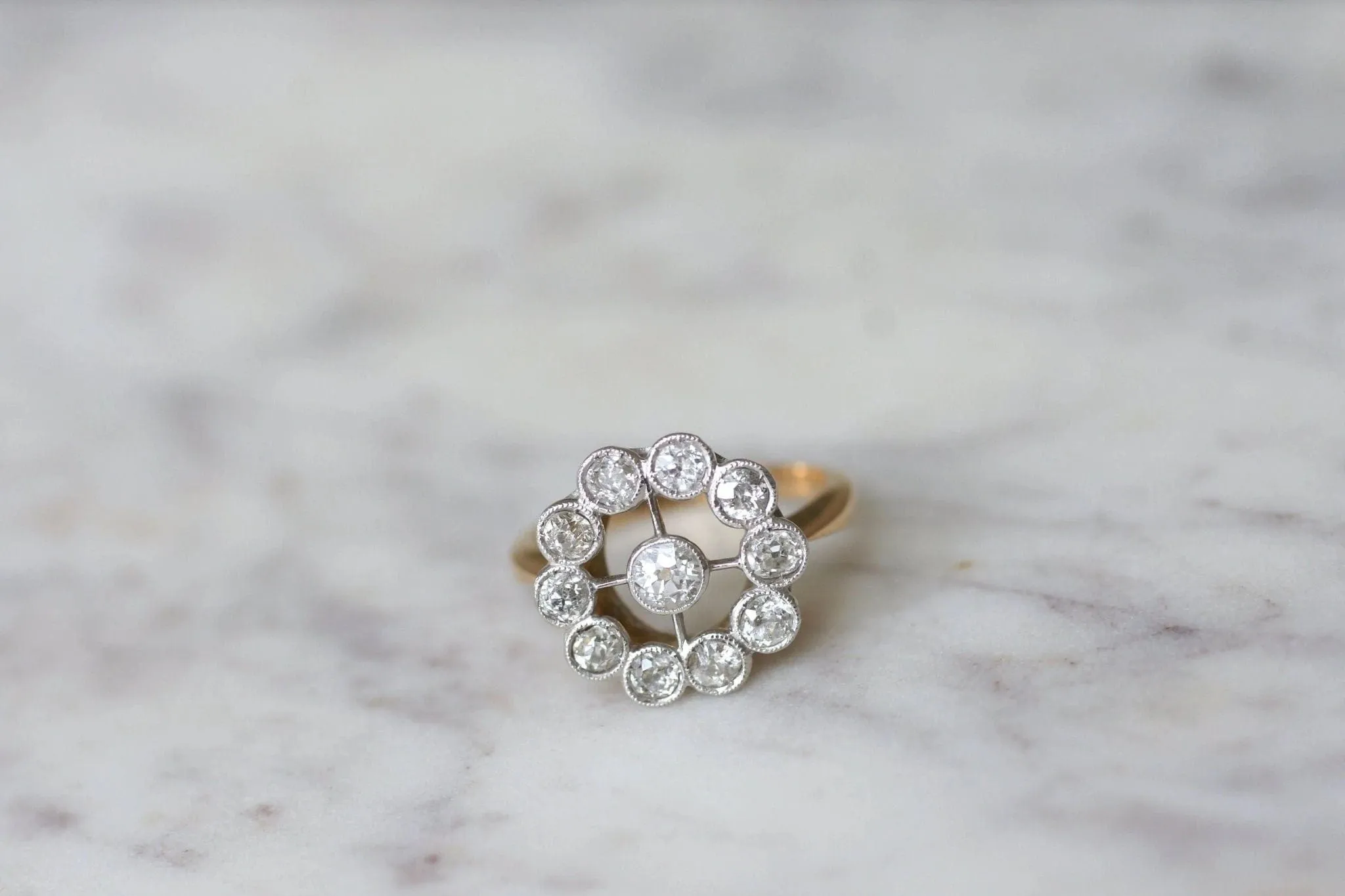 Bague marguerite ancienne diamants sold by 58 Facettes product image thumbnail 3