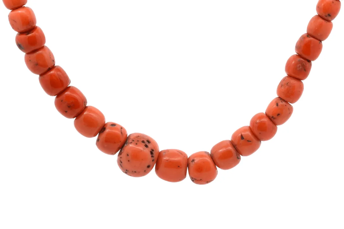 Collier vintage perles de corail sold by 58 Facettes