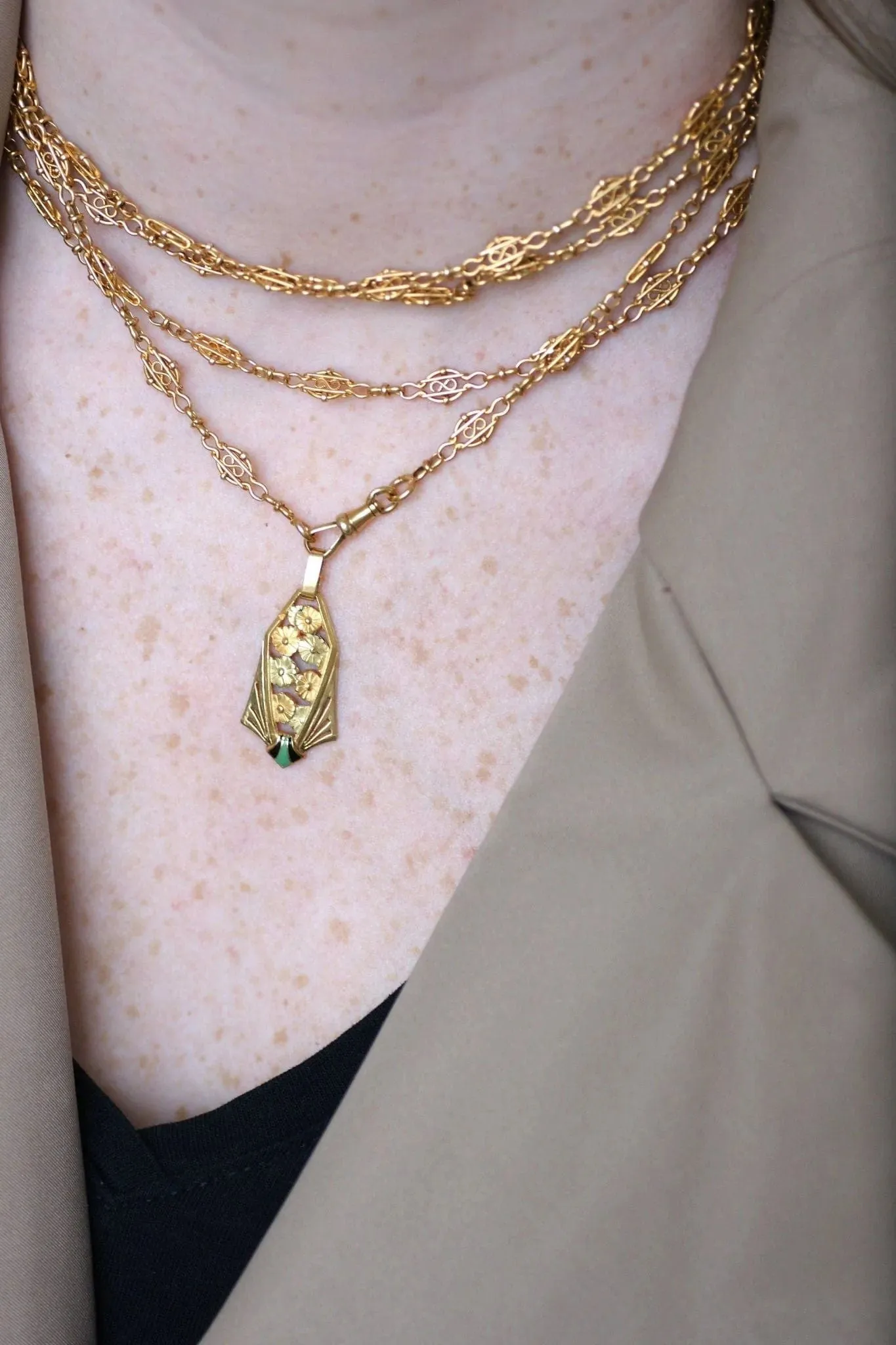 Pendentif Art Déco fleur or jaune et émail sold by 58 Facettes product image thumbnail 2