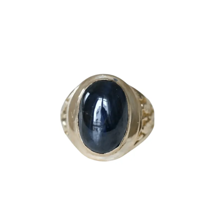 Bague Chevalière Saphir  cabochon 15 Ct sold by 58 Facettes