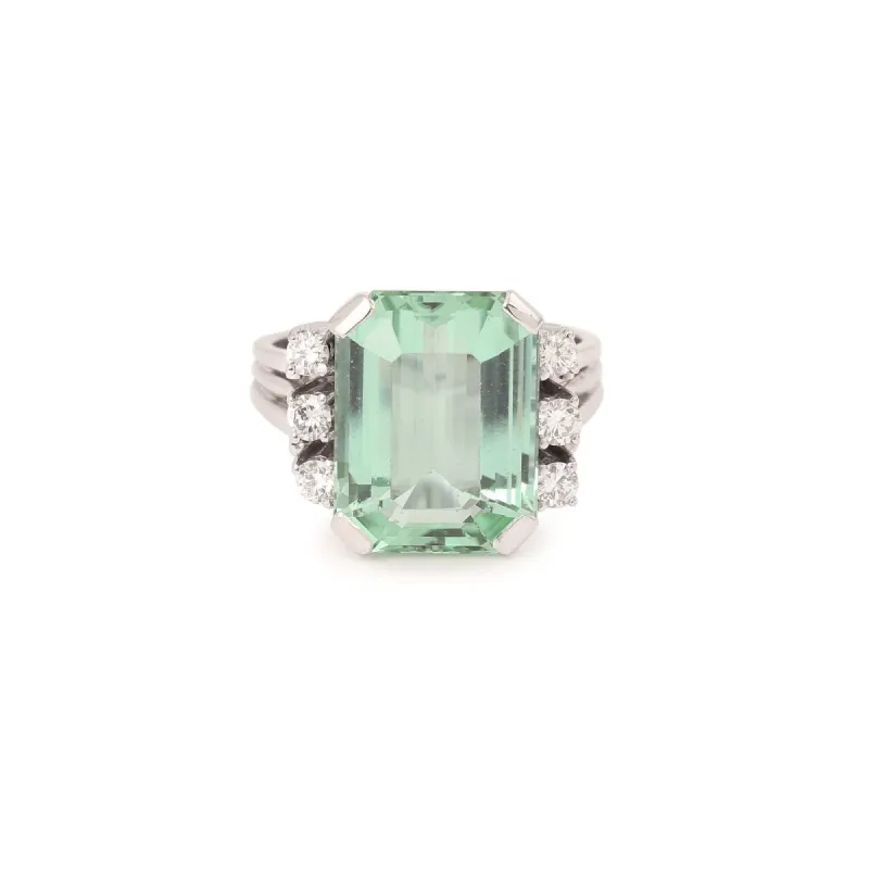 Bague Vintage Tourmaline Verte 9 carats Diamants Or Gris 18 Carats sold by 58 Facettes