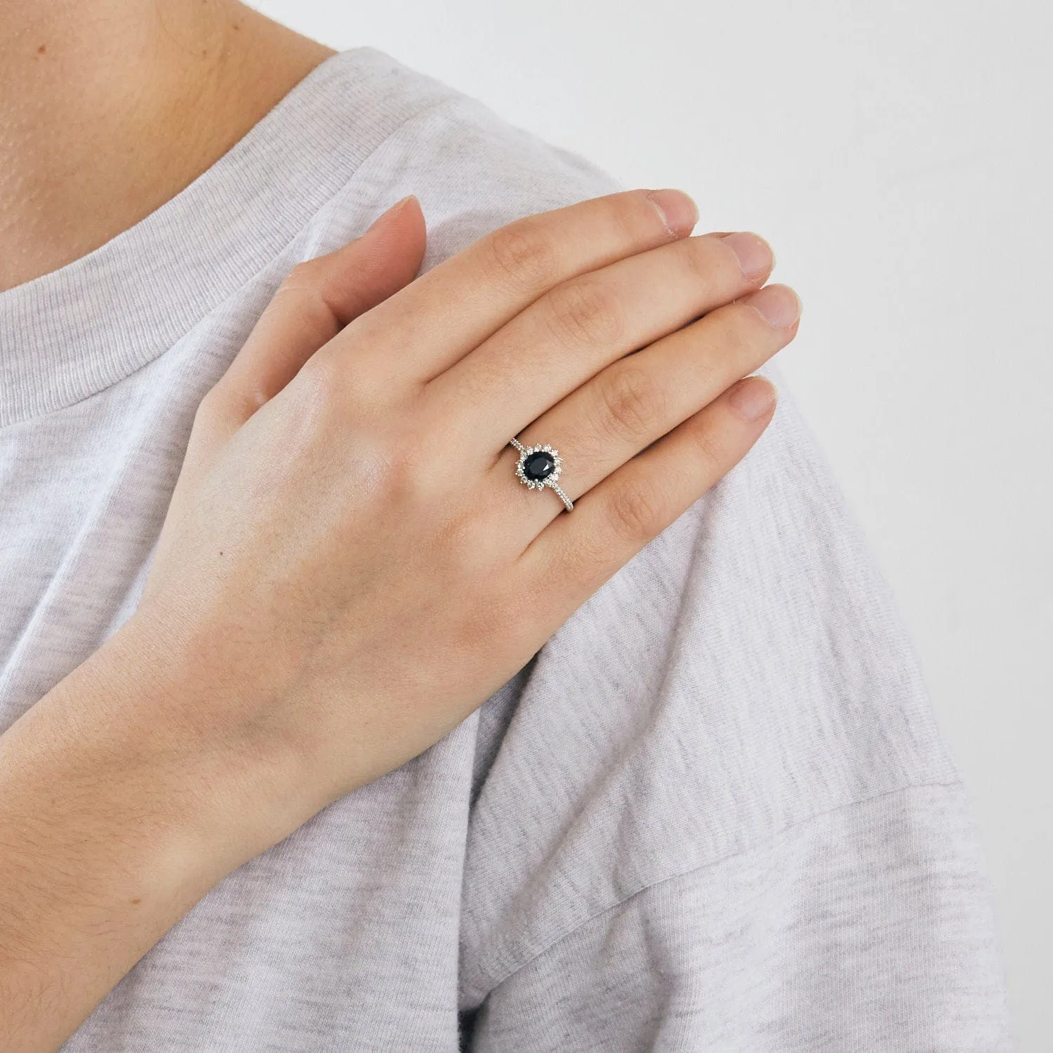 Jolie Bague en or blanc Saphir et diamants sold by 58 Facettes product image thumbnail 3