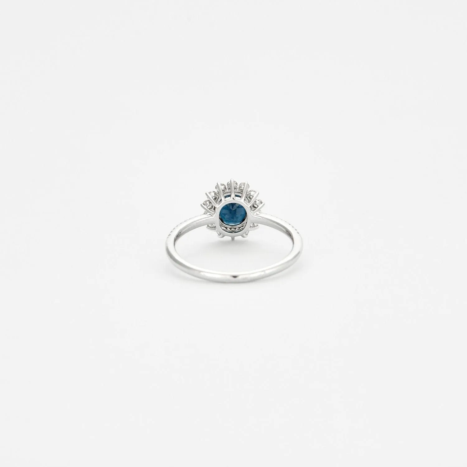 Jolie Bague en or blanc Saphir et diamants sold by 58 Facettes product image thumbnail 4