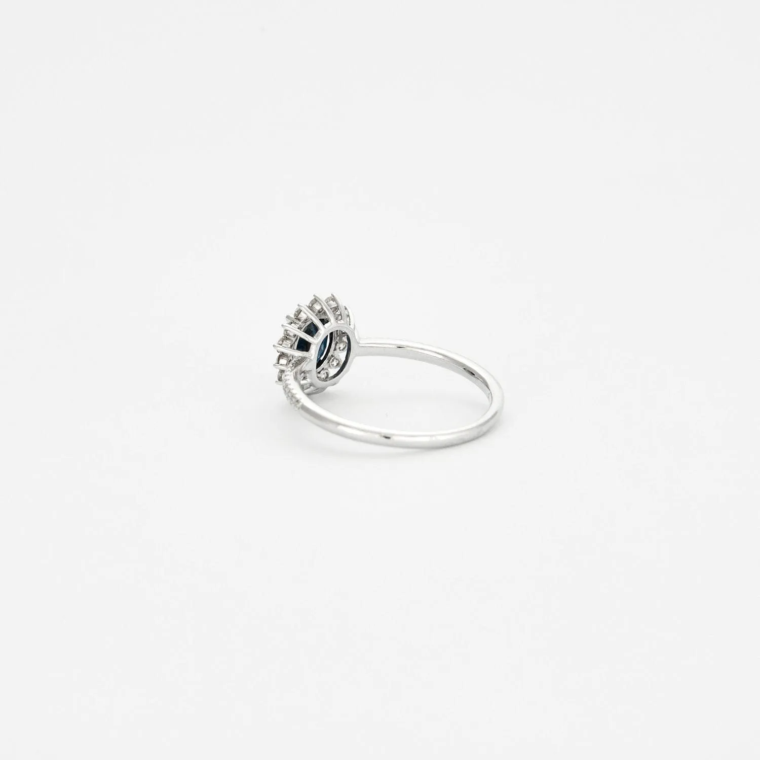 Jolie Bague en or blanc Saphir et diamants sold by 58 Facettes product image thumbnail 5