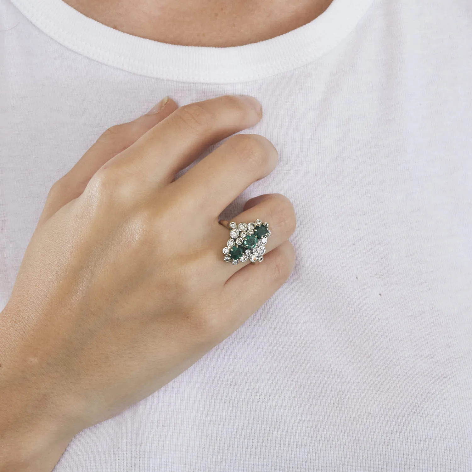 Bague marquise or gris émeraudes et diamants sold by 58 Facettes product image thumbnail 2