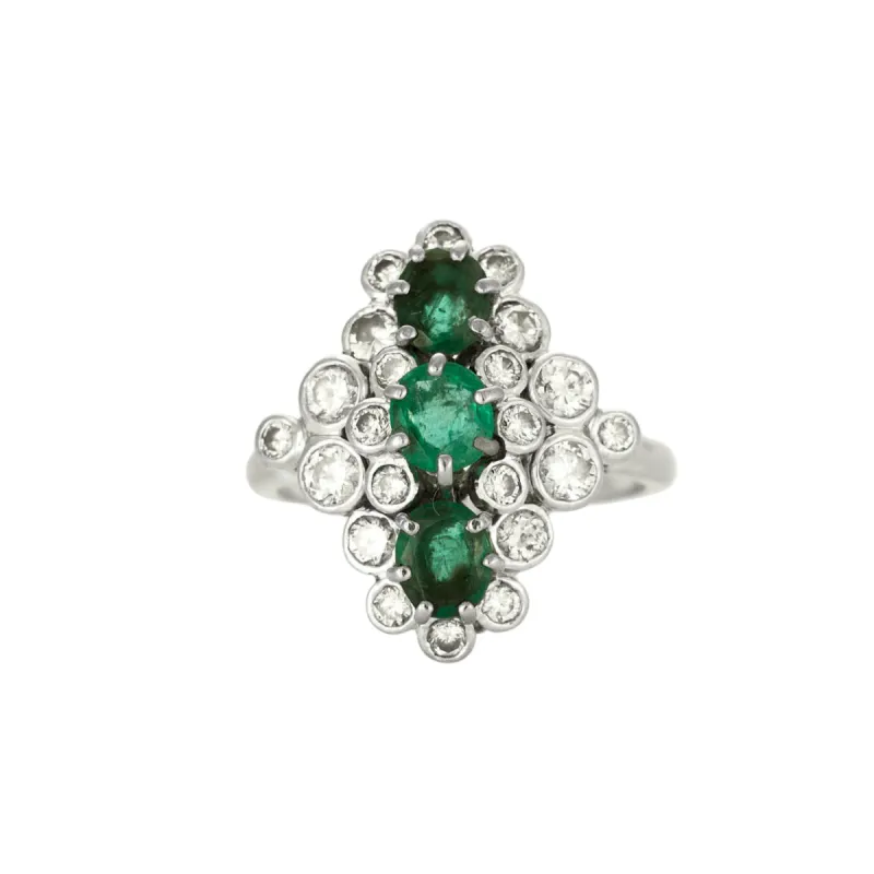 Bague marquise or gris émeraudes et diamants sold by 58 Facettes