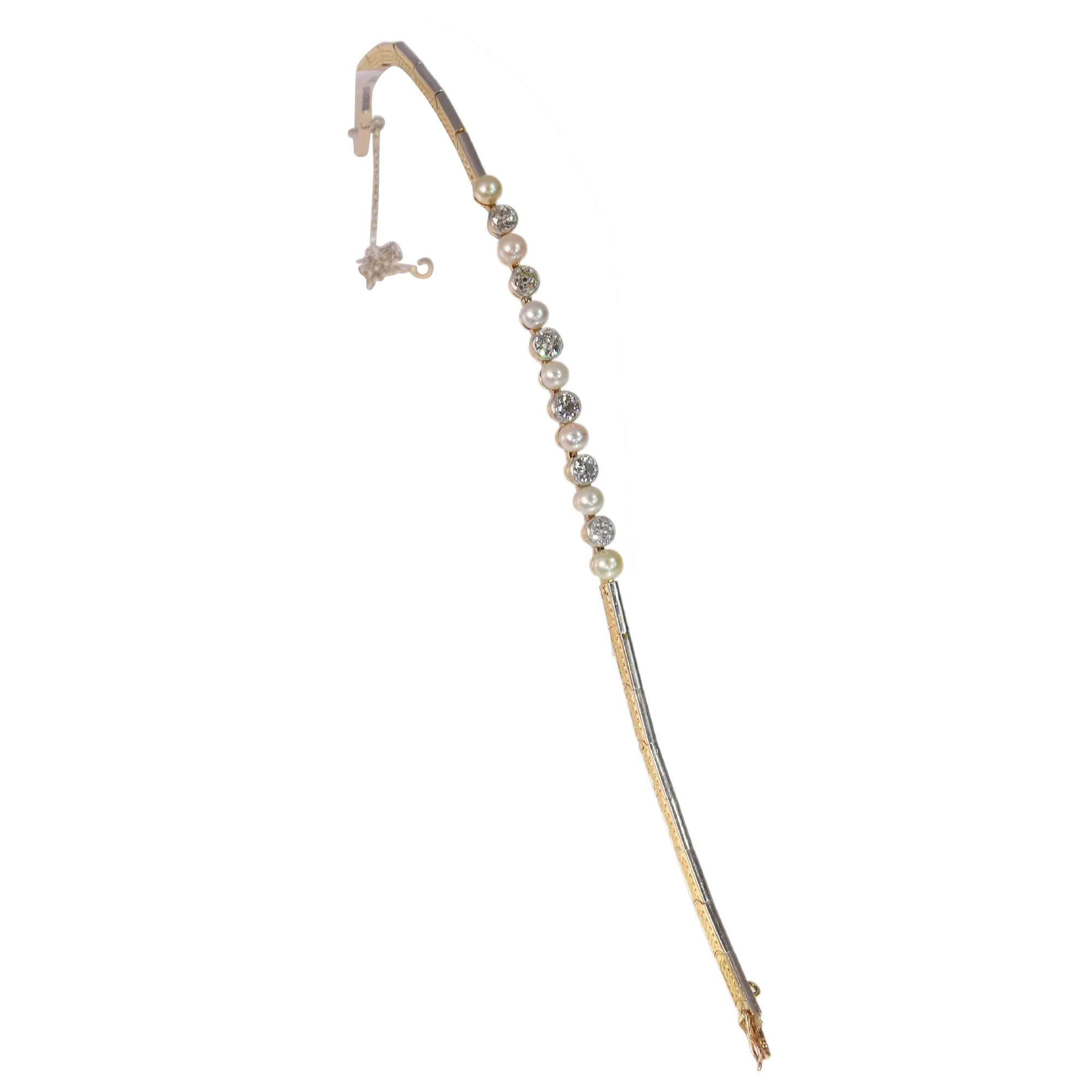 Bracelet Art Déco en diamants et perles sold by 58 Facettes