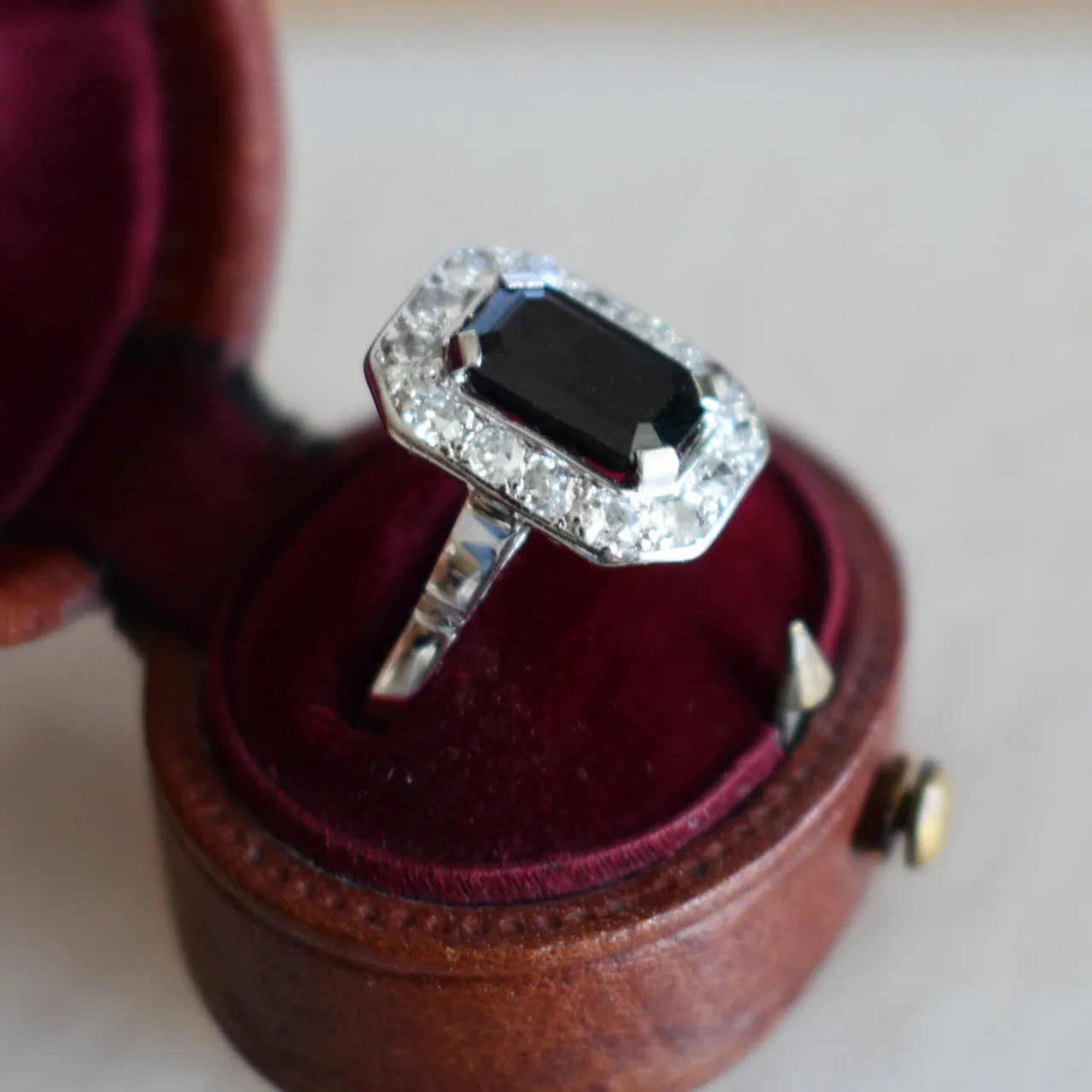 Bague or blanc saphir et diamants sold by 58 Facettes product image thumbnail 5