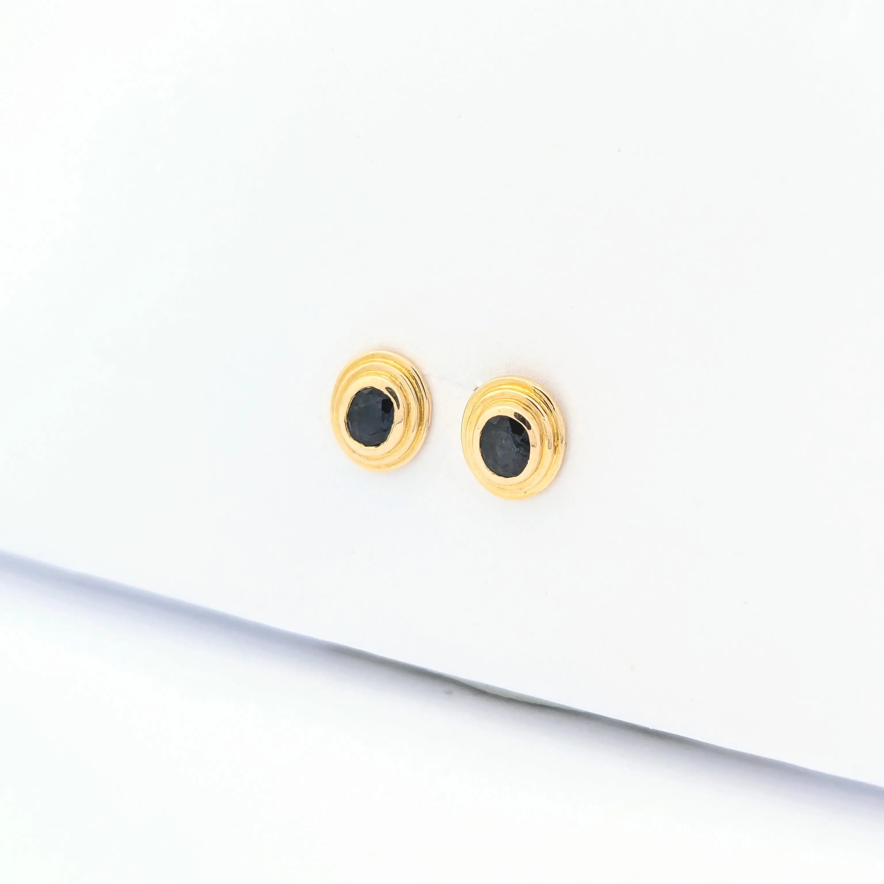 Boucles d'oreilles en or jaune et saphir sold by 58 Facettes product image thumbnail 5