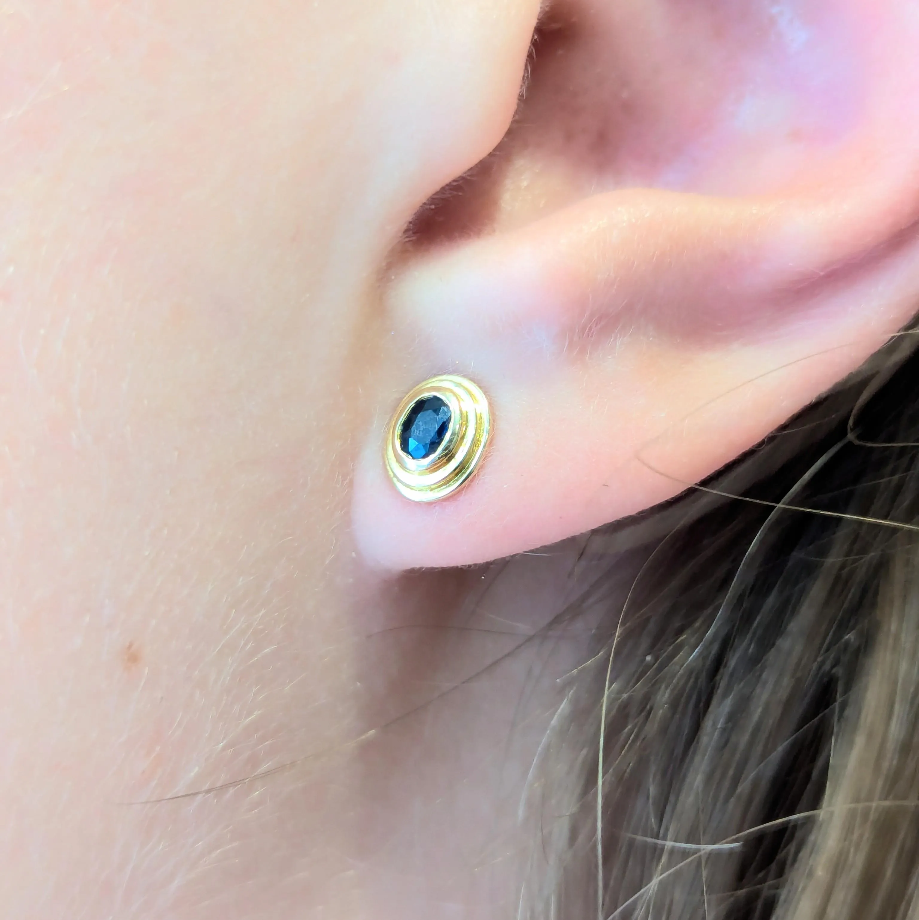 Boucles d'oreilles en or jaune et saphir sold by 58 Facettes product image thumbnail 3